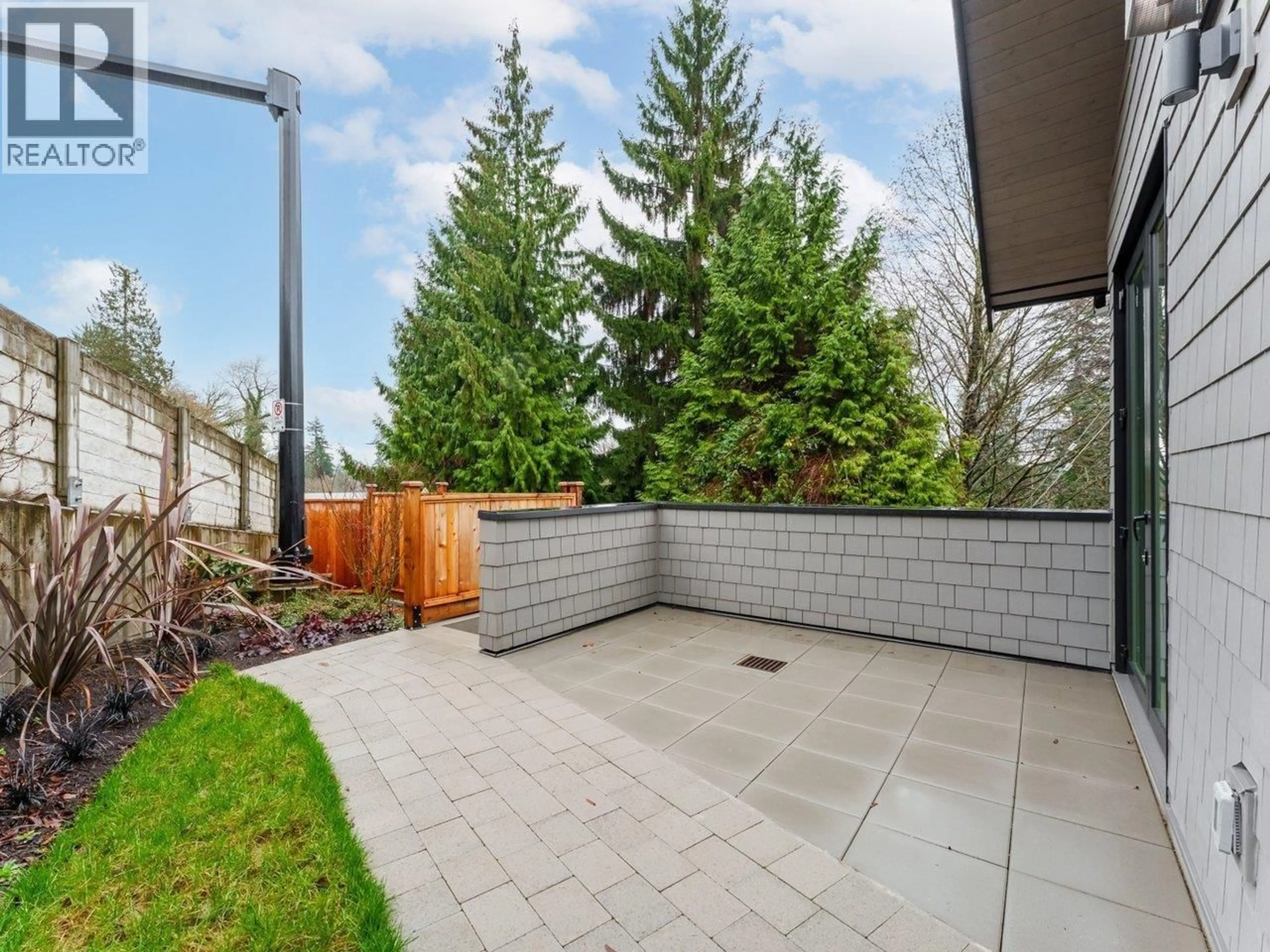 Patio, street for 1123 KEITH ROAD, North Vancouver British Columbia V7L1X4
