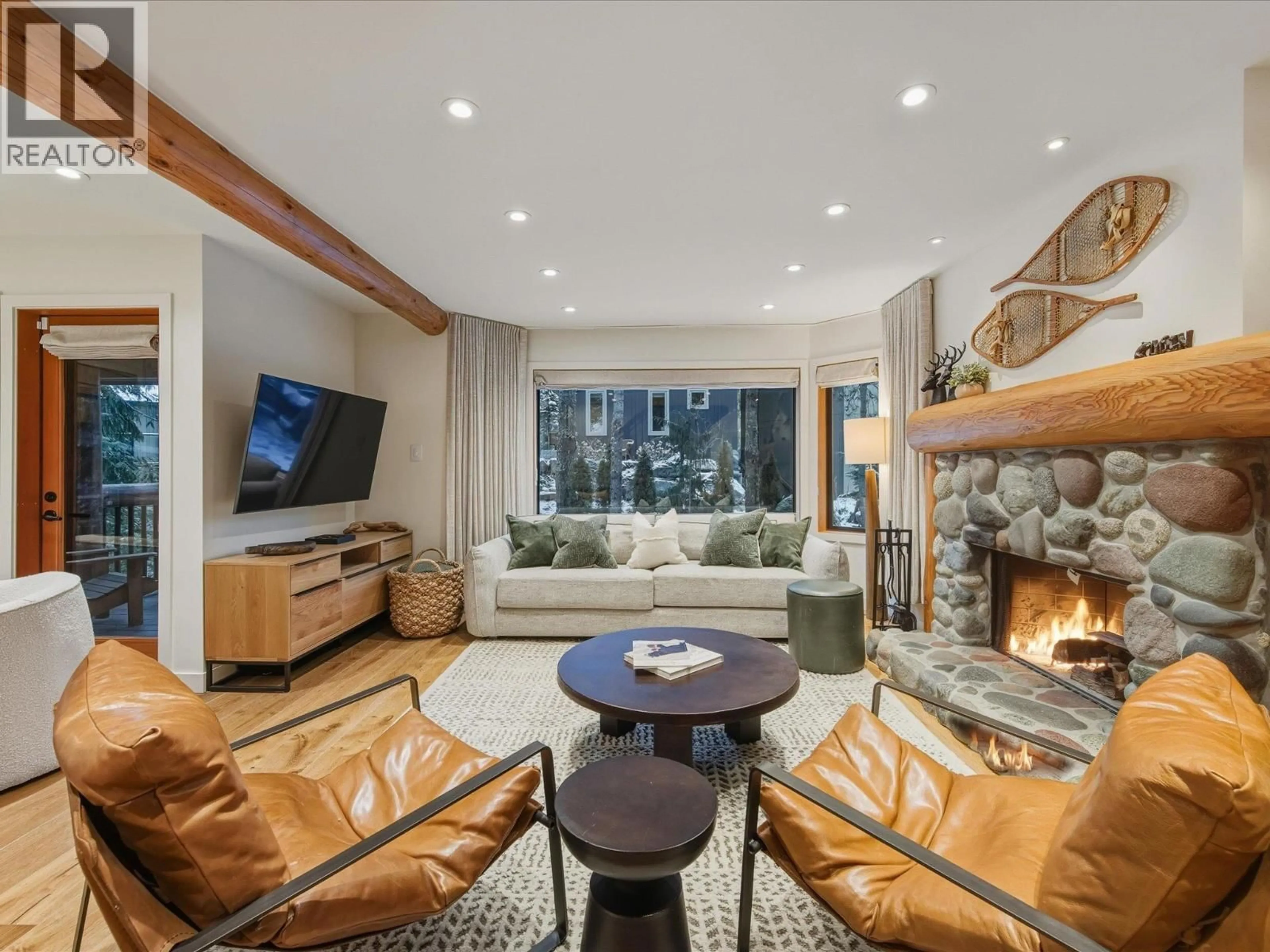 Living room with furniture, unknown for 2315 GONDOLA WAY, Whistler British Columbia V8E0N2