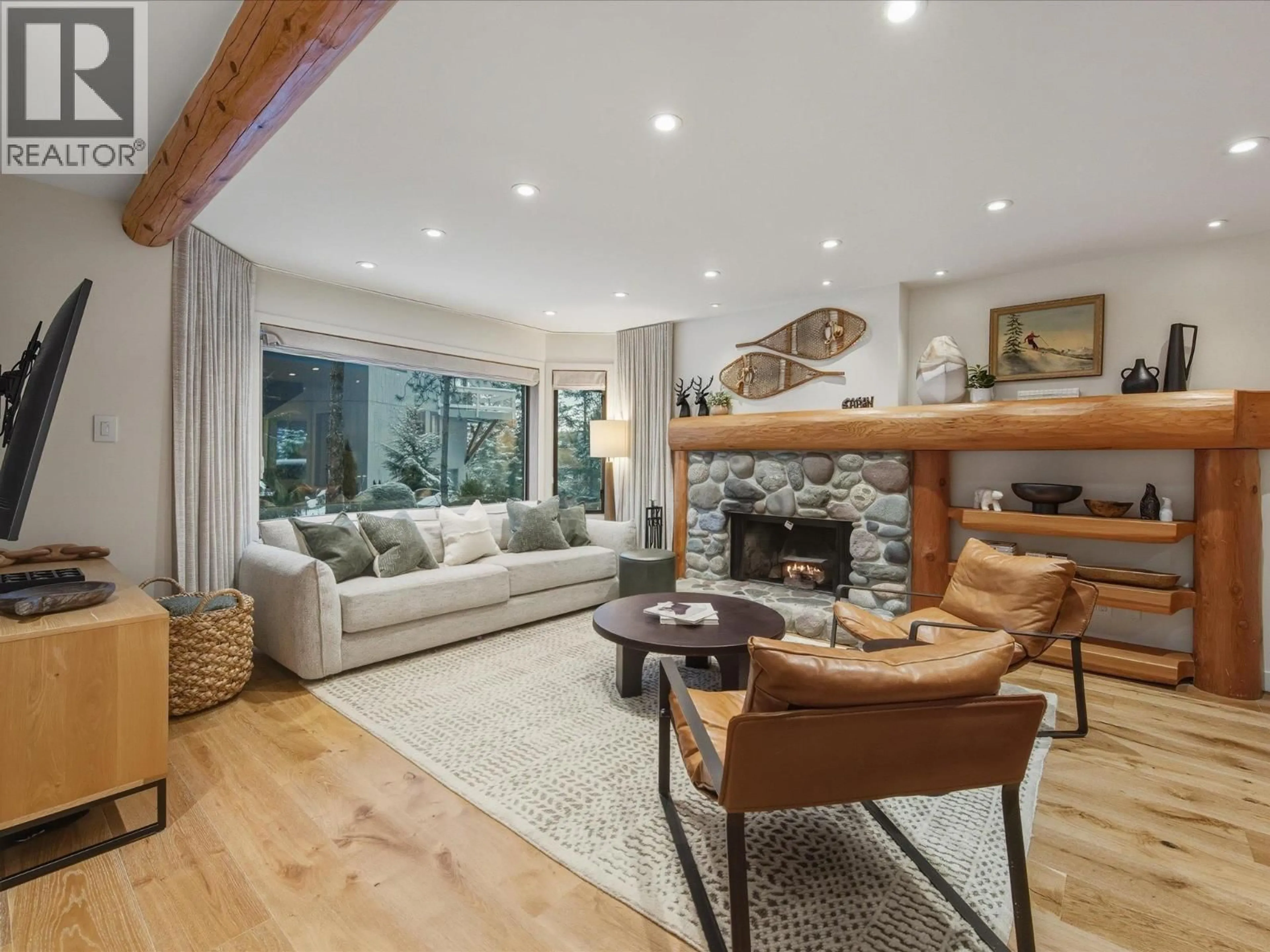 Living room with furniture, wood/laminate floor for 2315 GONDOLA WAY, Whistler British Columbia V8E0N2