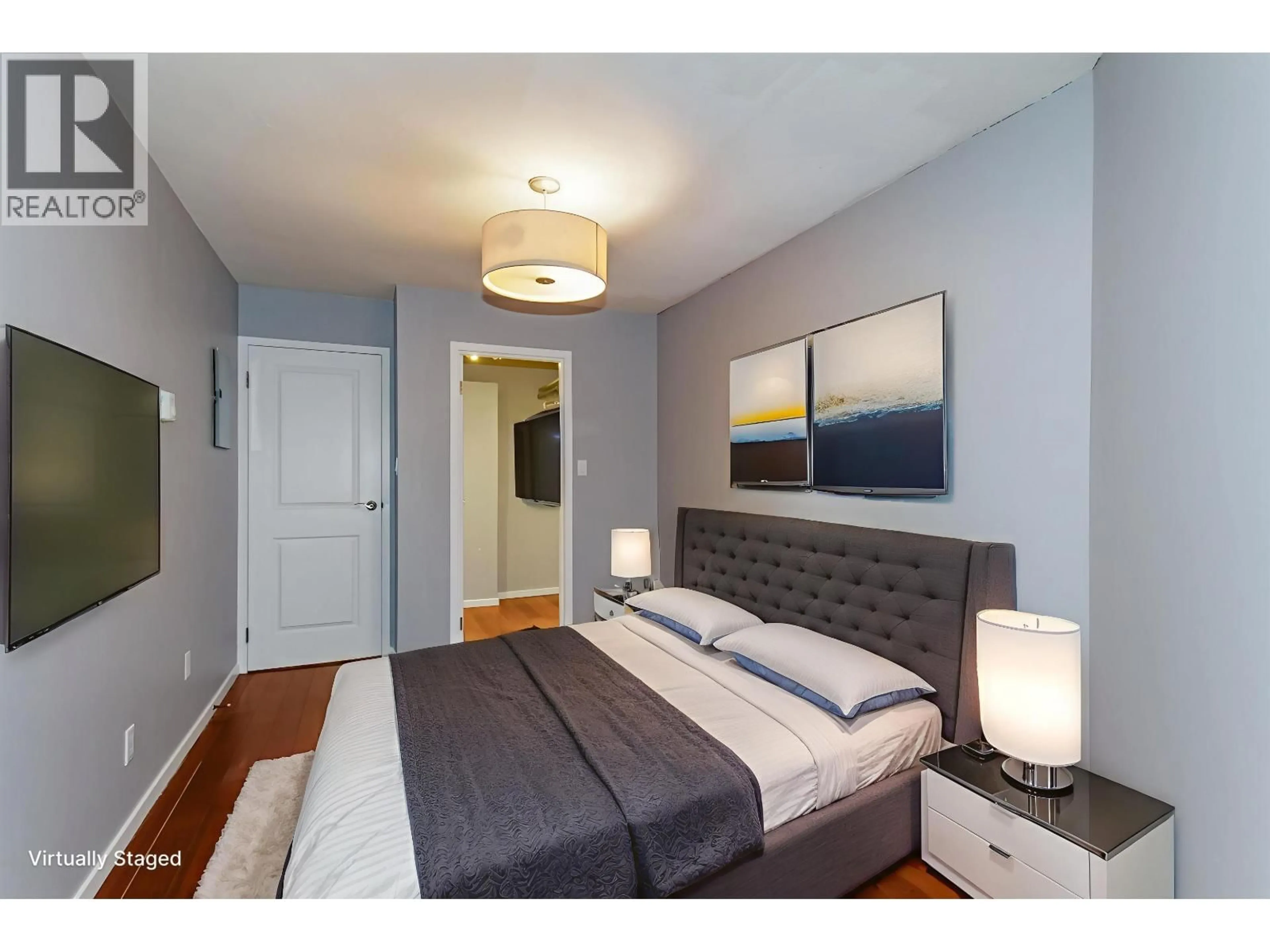 Bedroom with bed, wood/laminate floor for 201 - 2222 PRINCE EDWARD STREET, Vancouver British Columbia V5T4M6