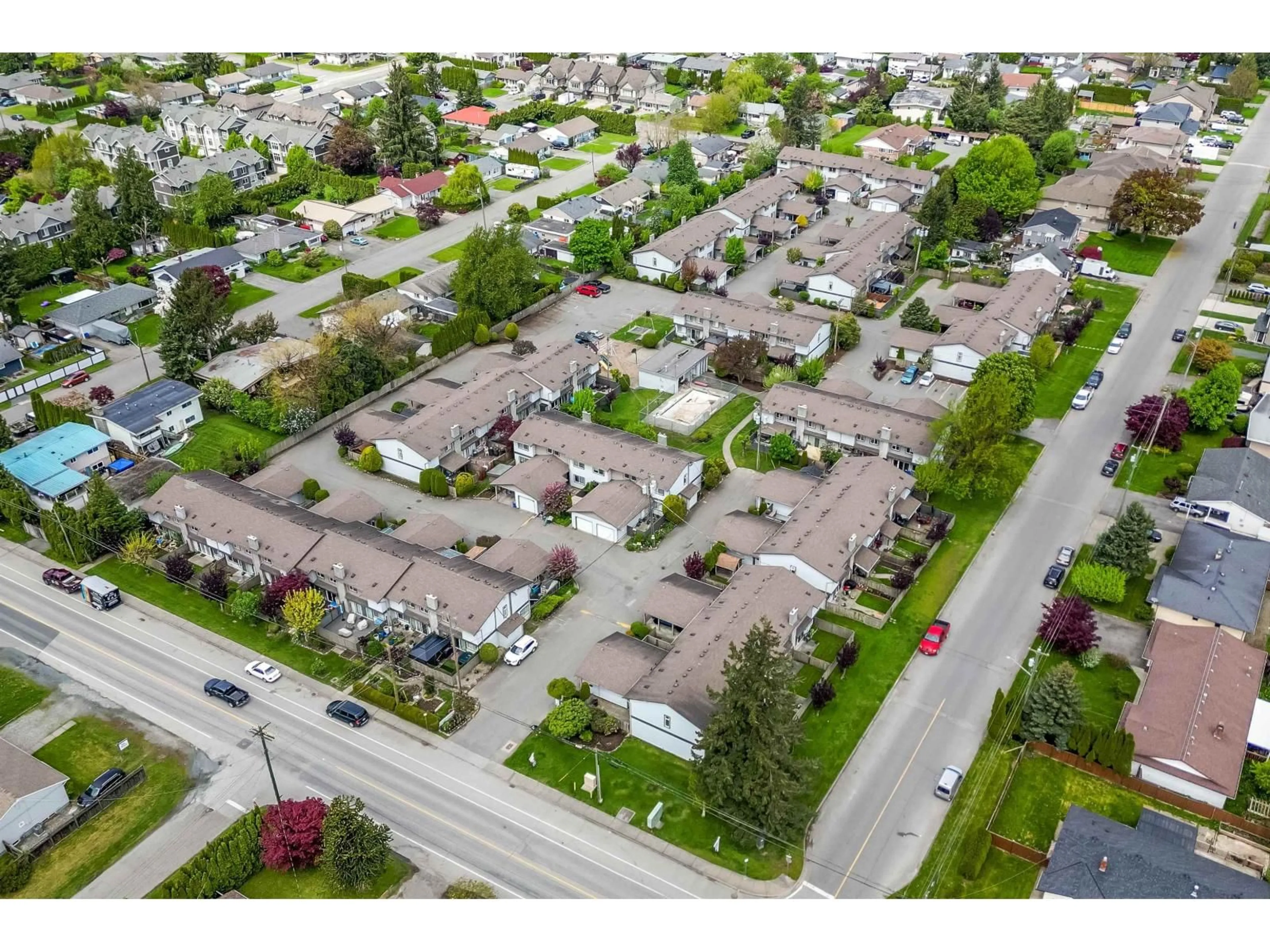 A pic from outside/outdoor area/front of a property/back of a property/a pic from drone, street for 20 - 46689 FIRST AVENUE, Chilliwack British Columbia V2P1X5