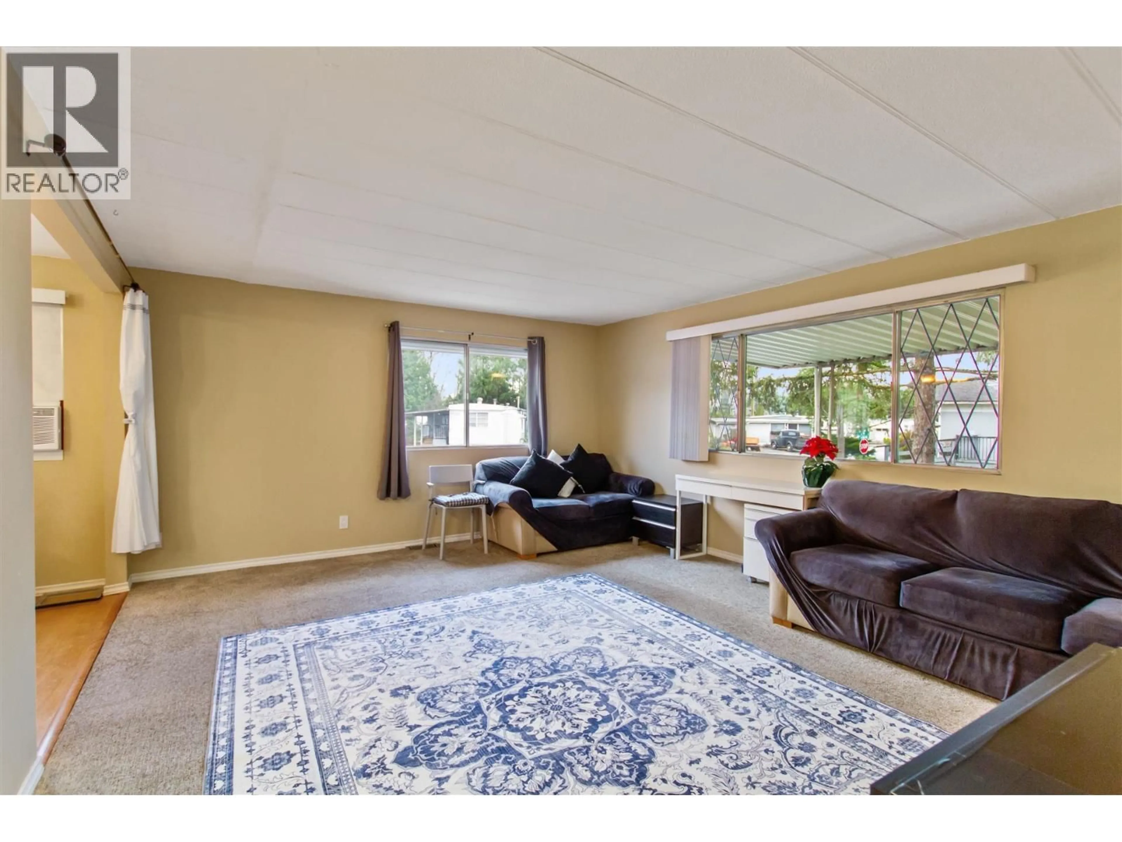 Living room with furniture, unknown for 93 - 201 CAYER STREET, Coquitlam British Columbia V3K5A9