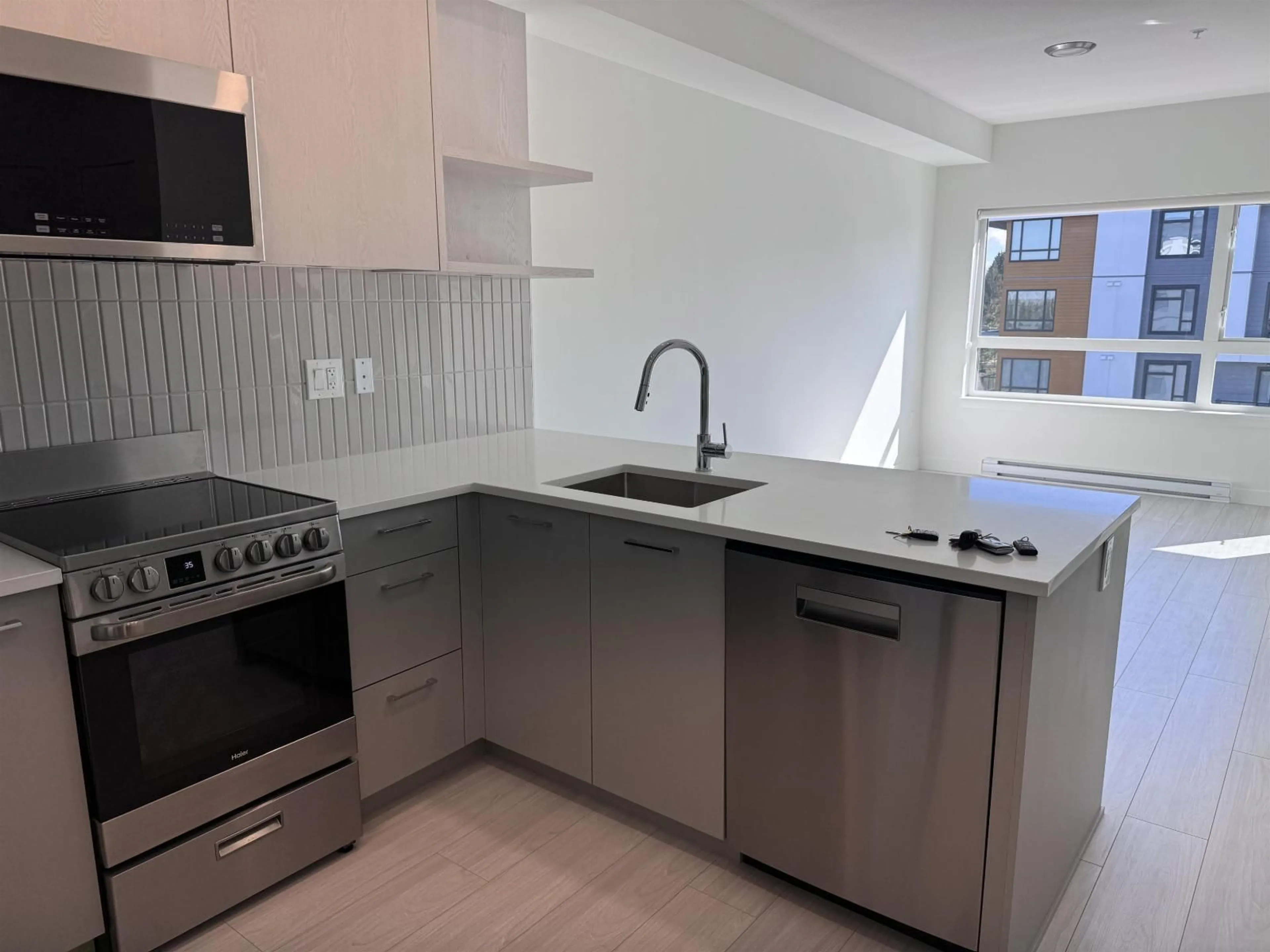 Standard kitchen, unknown for 522 - 10777 138 STREET, Surrey British Columbia V3T0T5