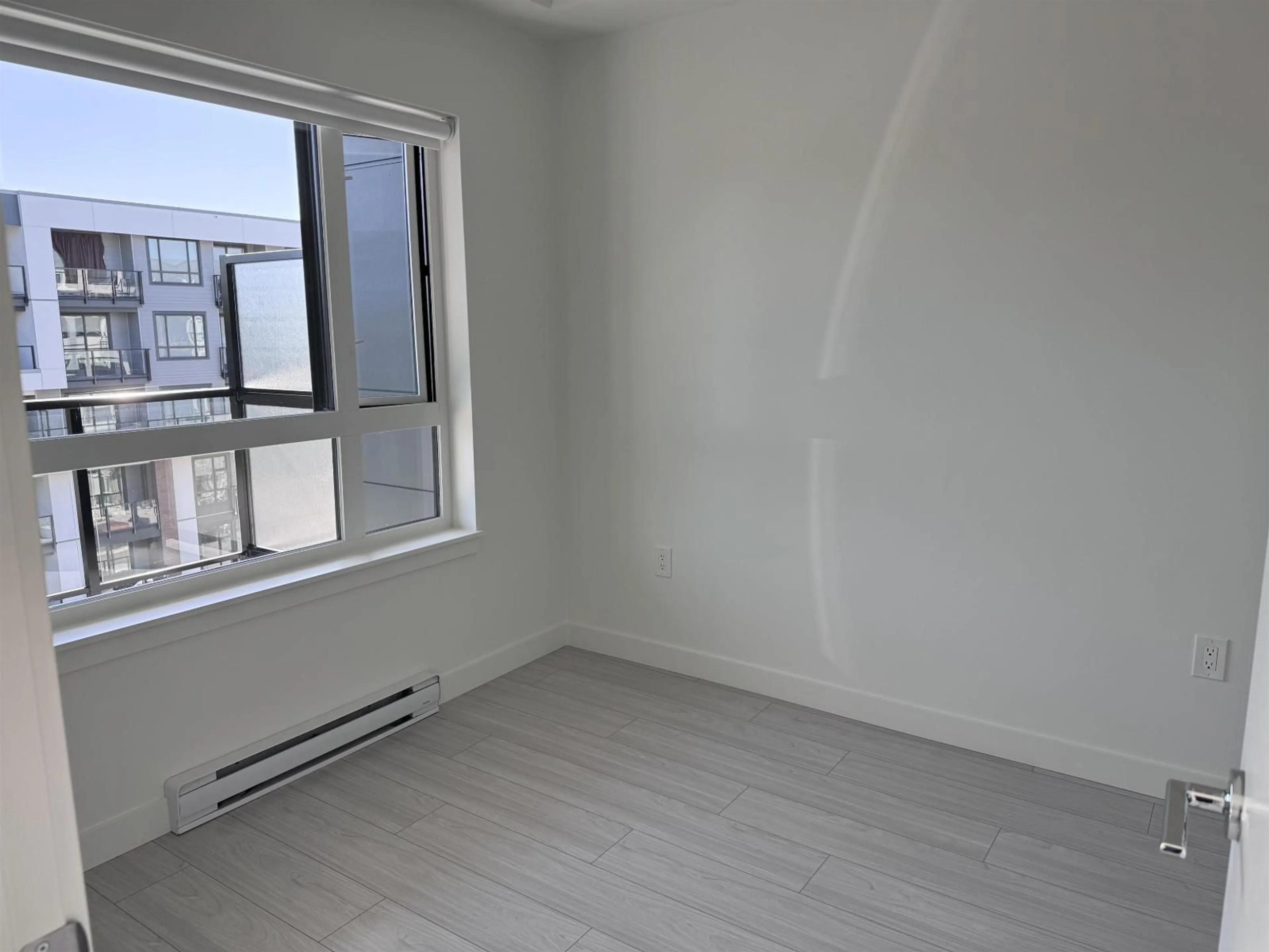 A pic of a room for 522 - 10777 138 STREET, Surrey British Columbia V3T0T5