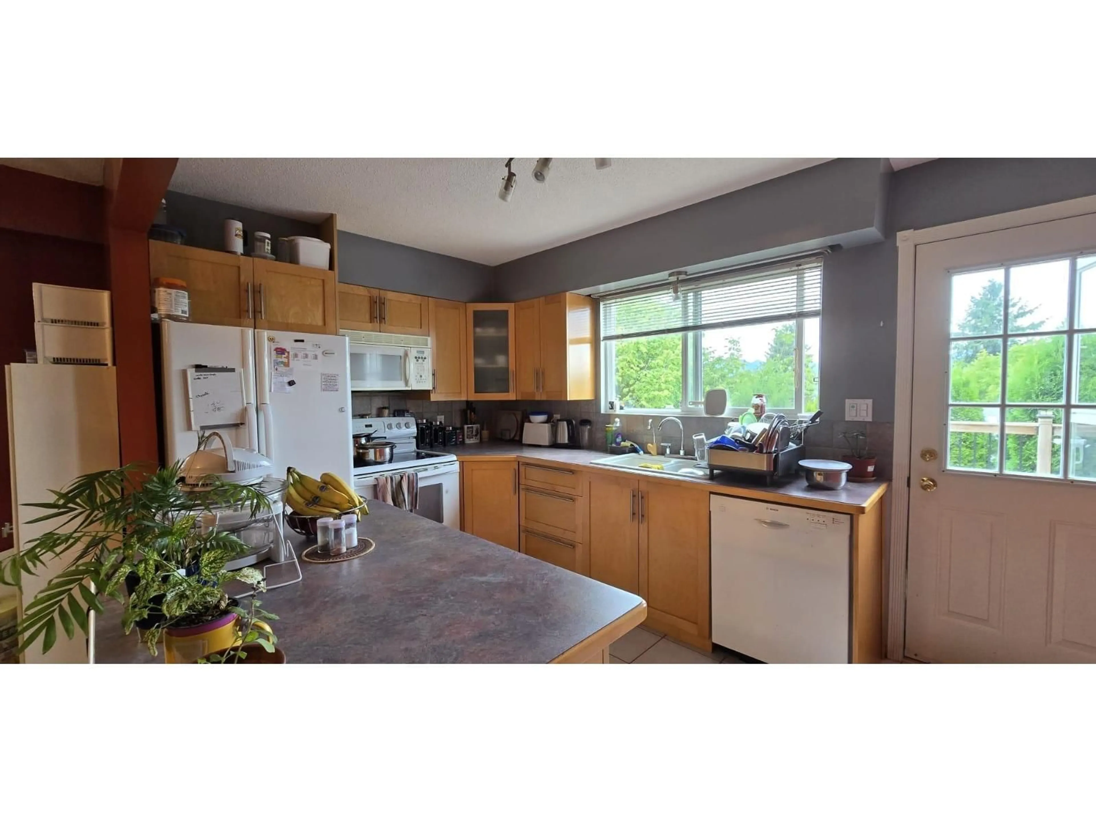 Standard kitchen, wood/laminate floor for 11475 139A STREET, Surrey British Columbia V6X3L6
