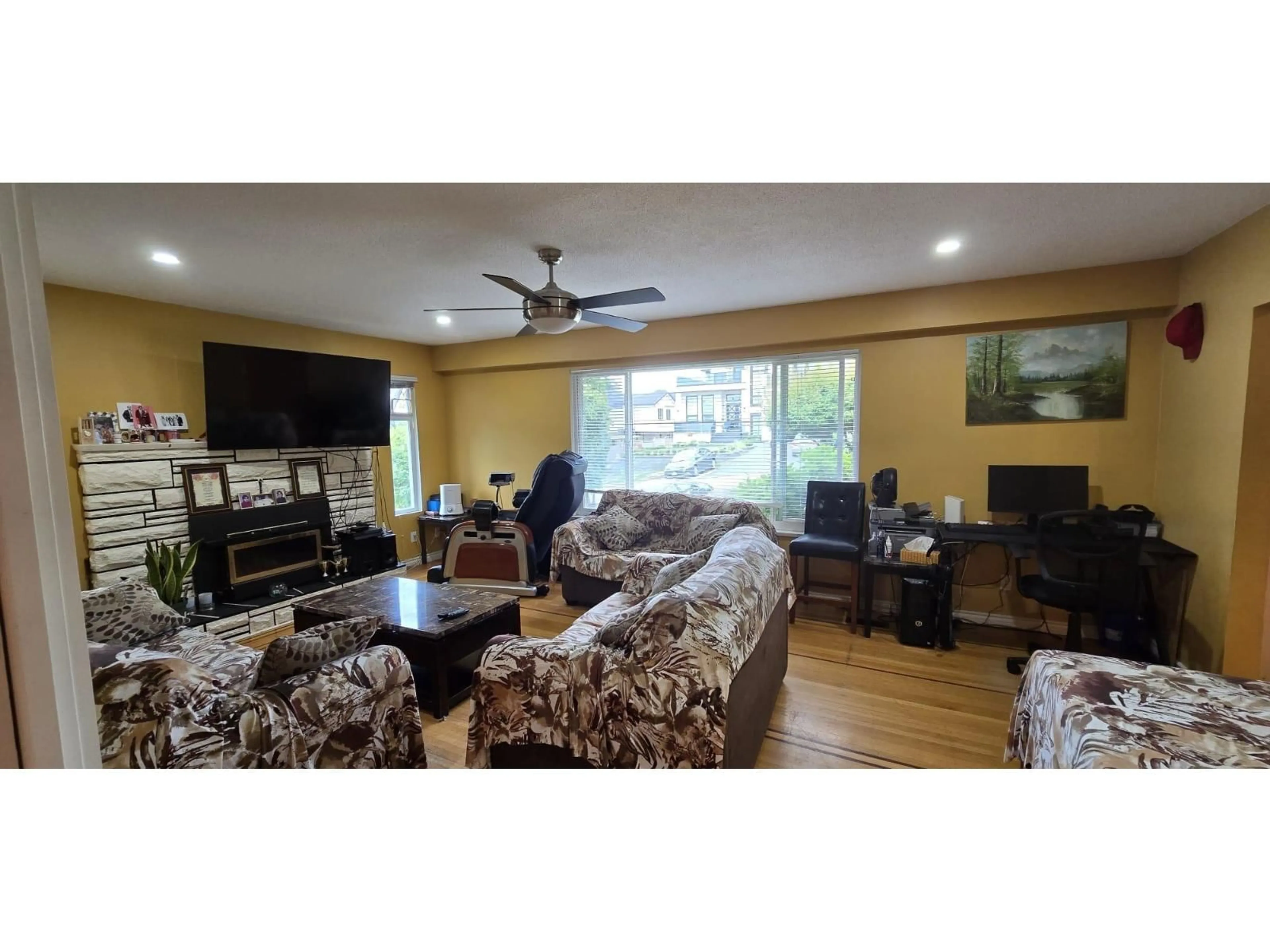 Living room with furniture, wood/laminate floor for 11475 139A STREET, Surrey British Columbia V6X3L6