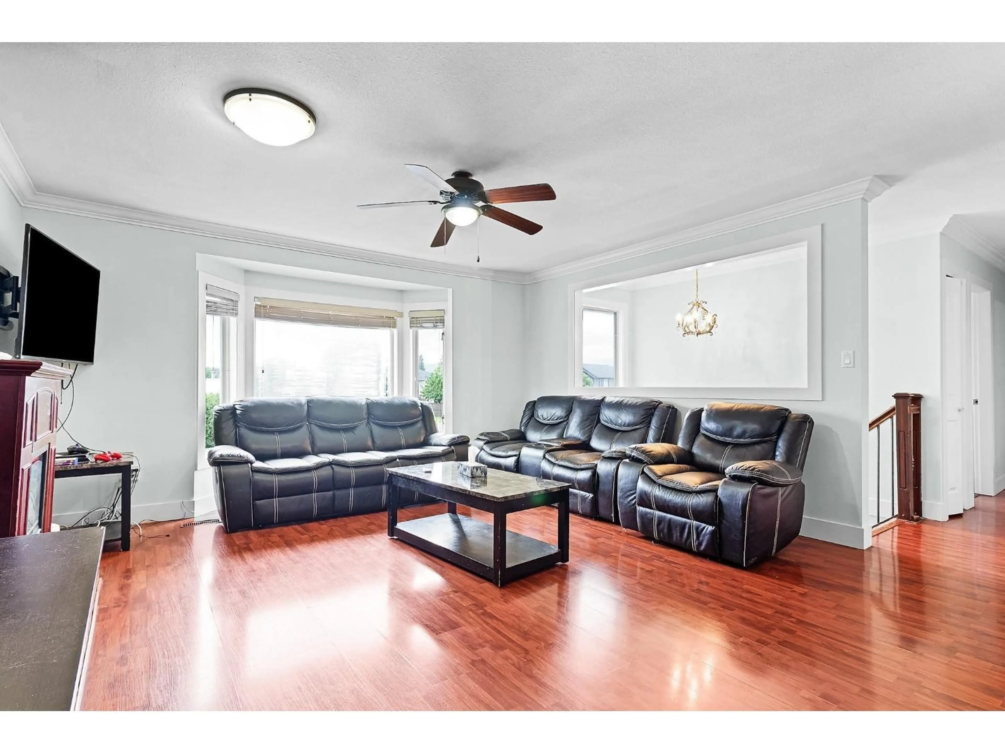 Living room with furniture, wood/laminate floor for 31910 MAYNE AVENUE, Abbotsford British Columbia V2T4W9