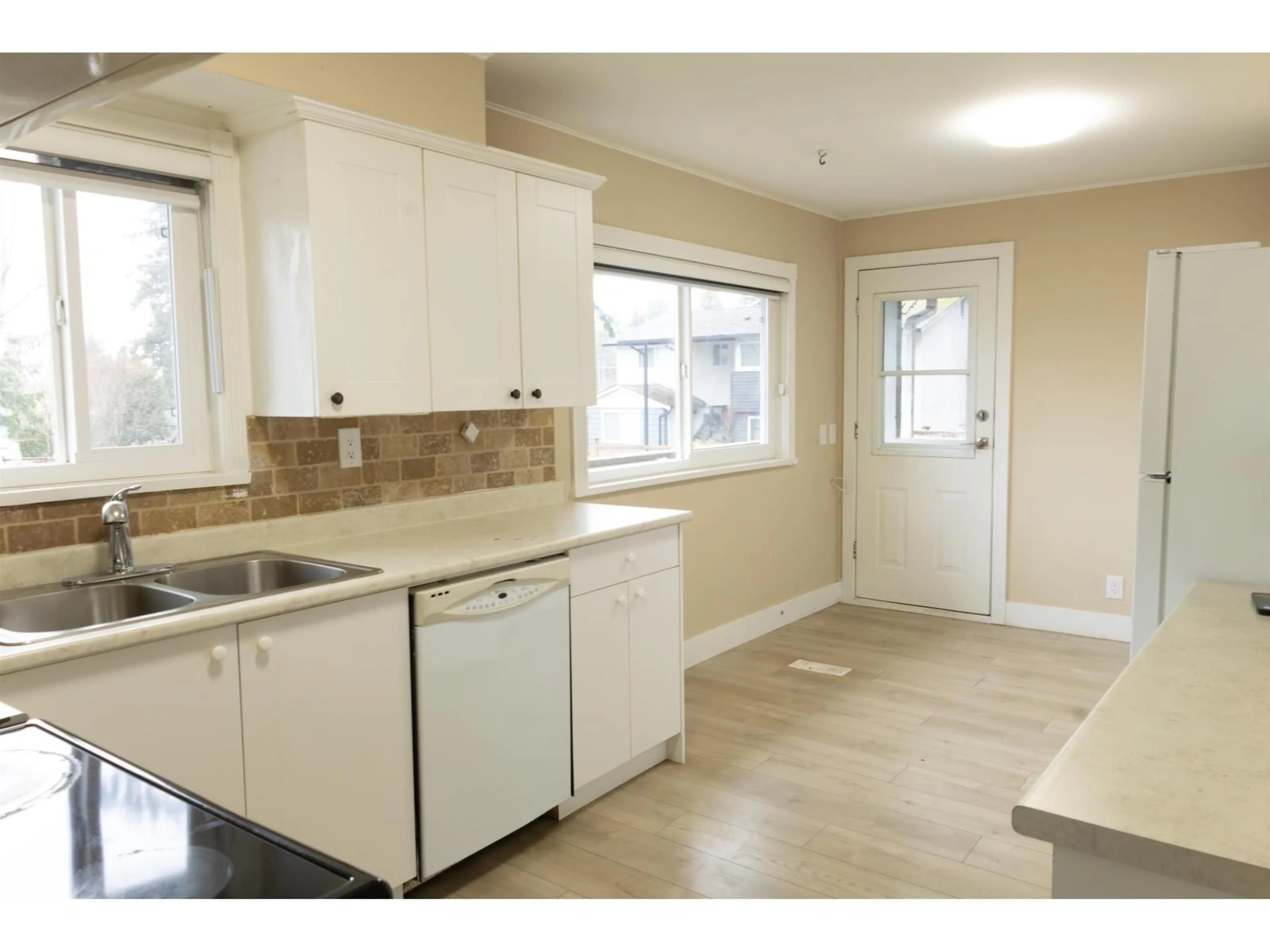 Standard kitchen, unknown for 7096 BARKLEY DRIVE DRIVE, Delta British Columbia V4E1T6