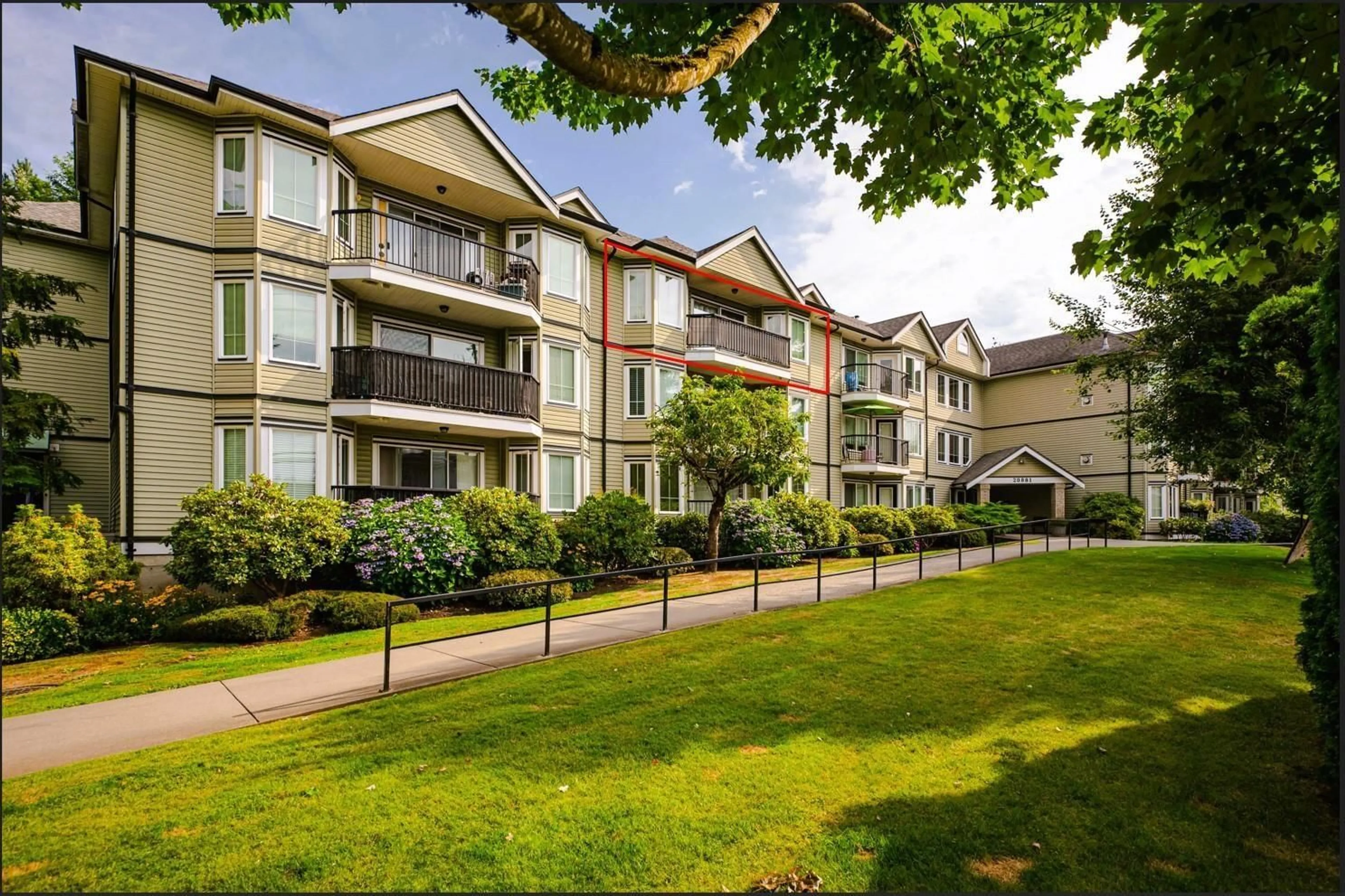 Patio, unknown for 302 - 20881 56 AVENUE, Langley British Columbia V3A3Z3