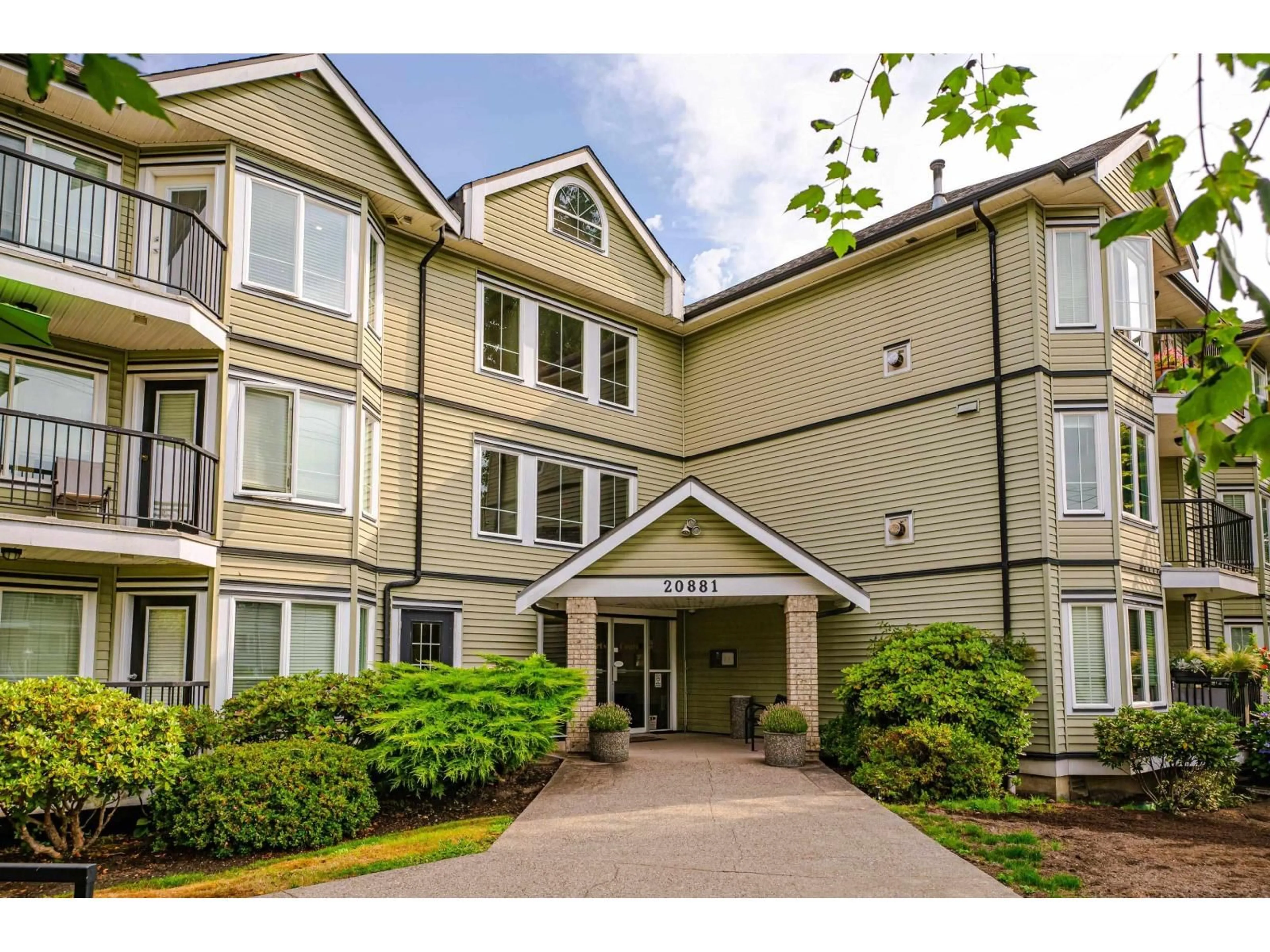 Unknown for 302 - 20881 56 AVENUE, Langley British Columbia V3A3Z3