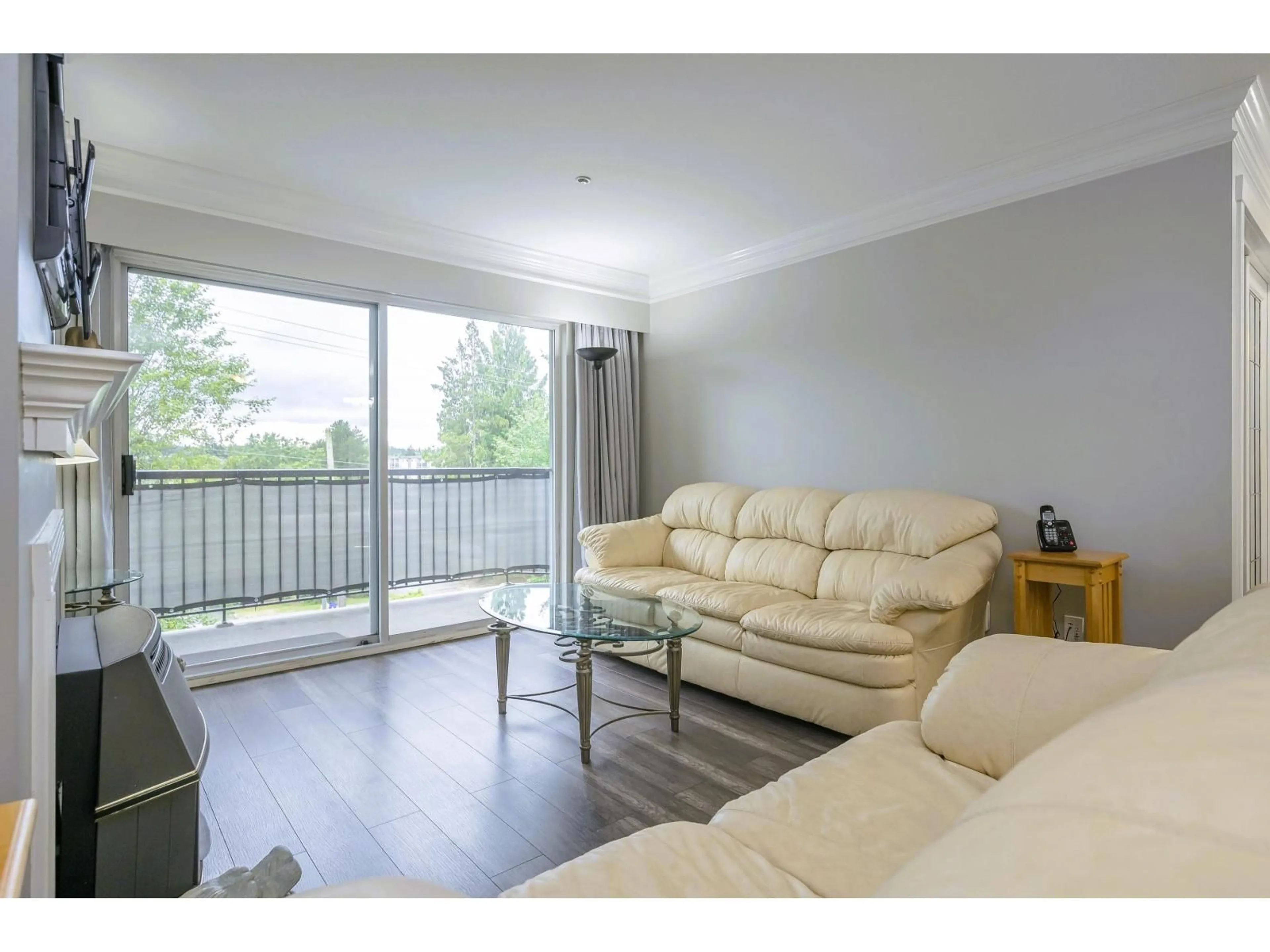 Living room with furniture, wood/laminate floor for 302 - 20881 56 AVENUE, Langley British Columbia V3A3Z3