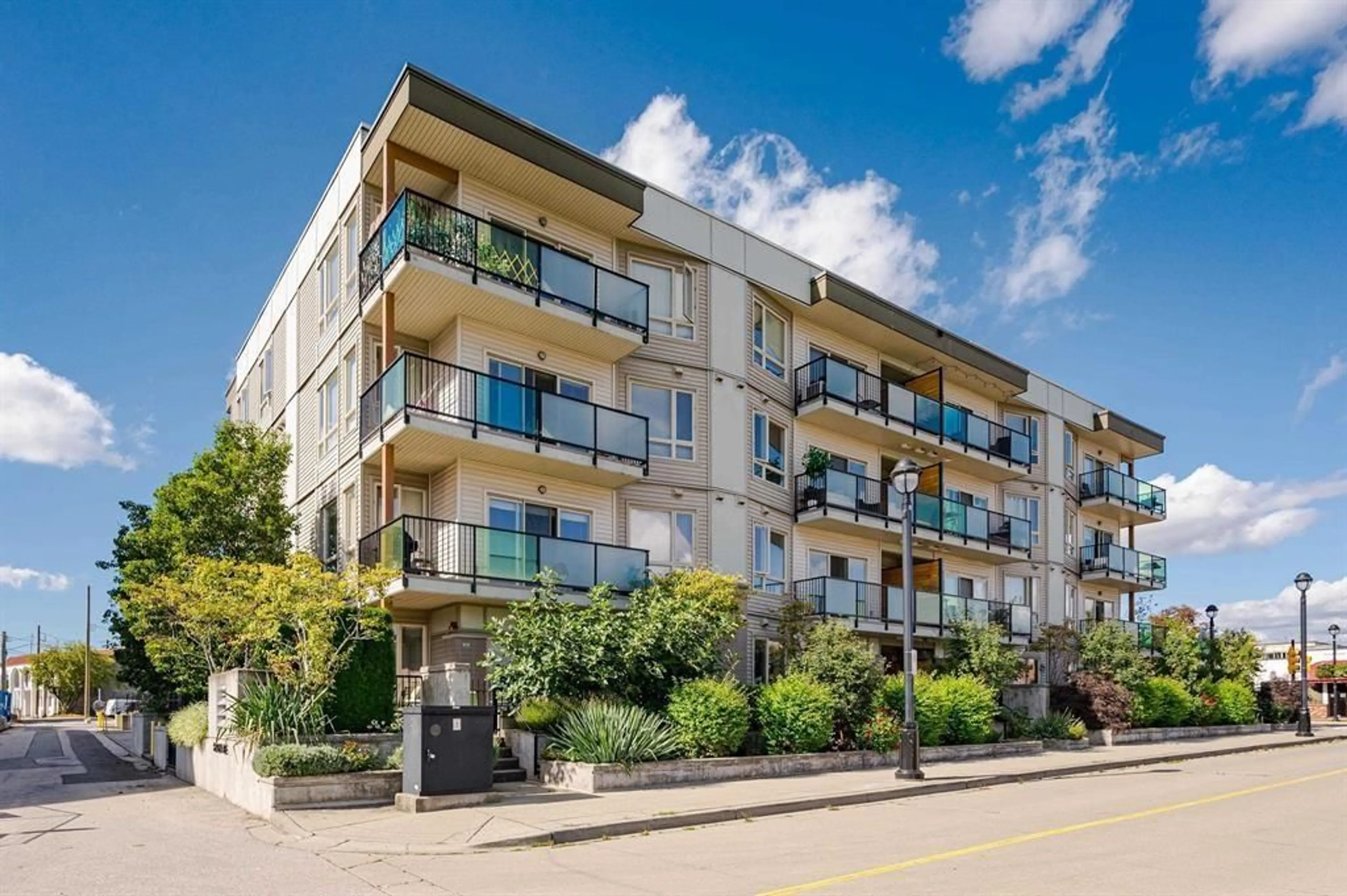 Unknown for 202 - 20460 DOUGLAS CRESCENT, Langley British Columbia V3A0C6