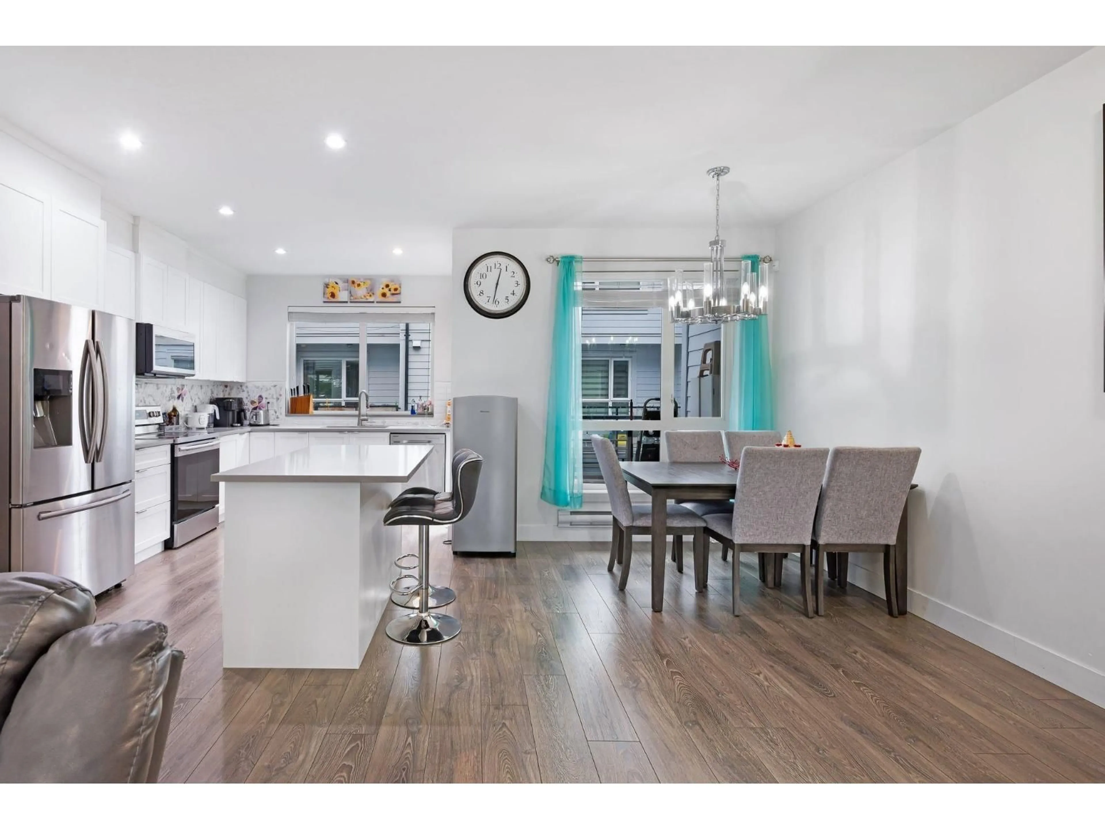 Open concept kitchen, wood/laminate floor for 2 - 12088 76 AVENUE, Surrey British Columbia V3W5Z2