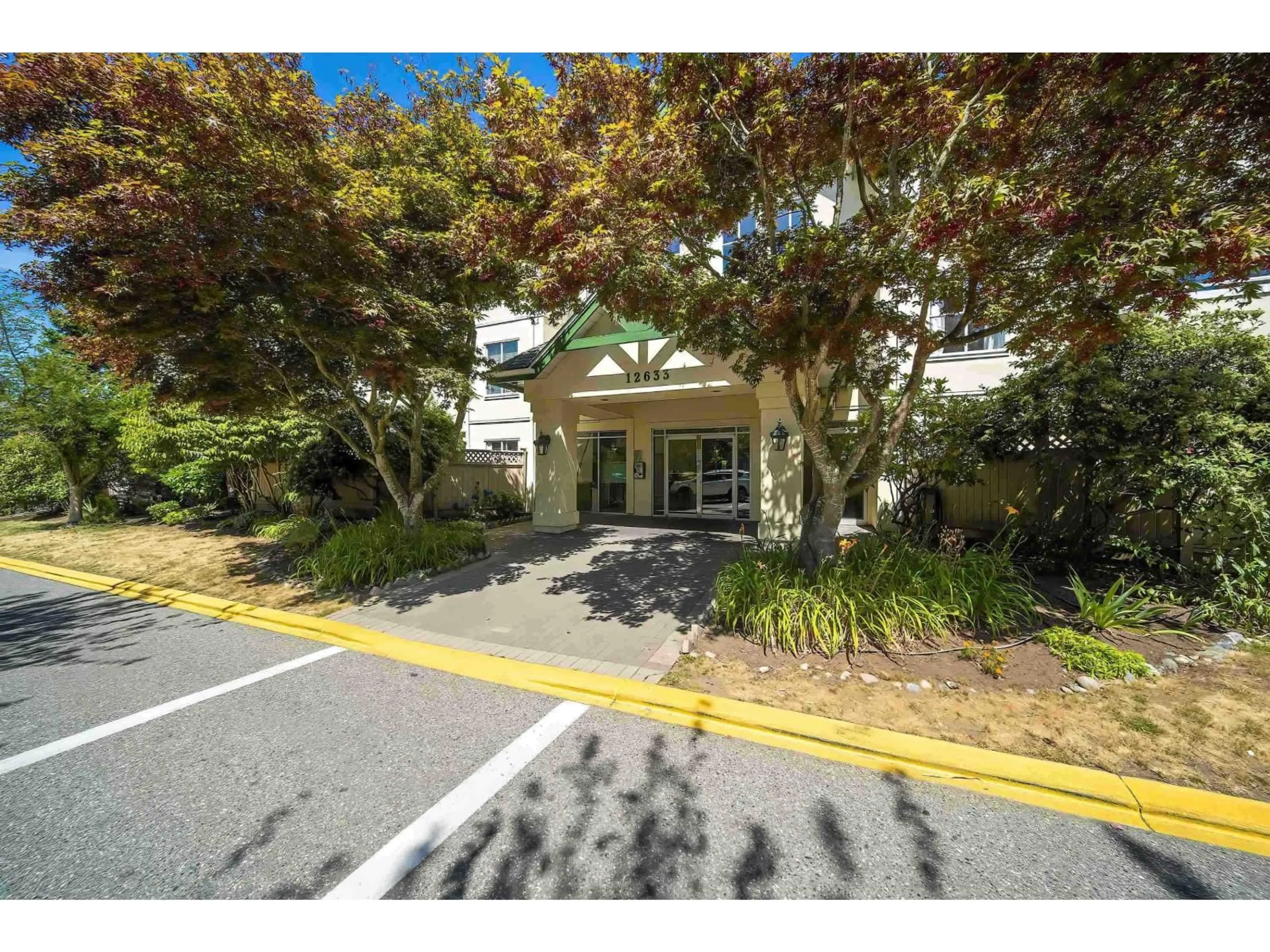 Indoor foyer for 118 - 12633 72 AVENUE, Surrey British Columbia V3W0A4