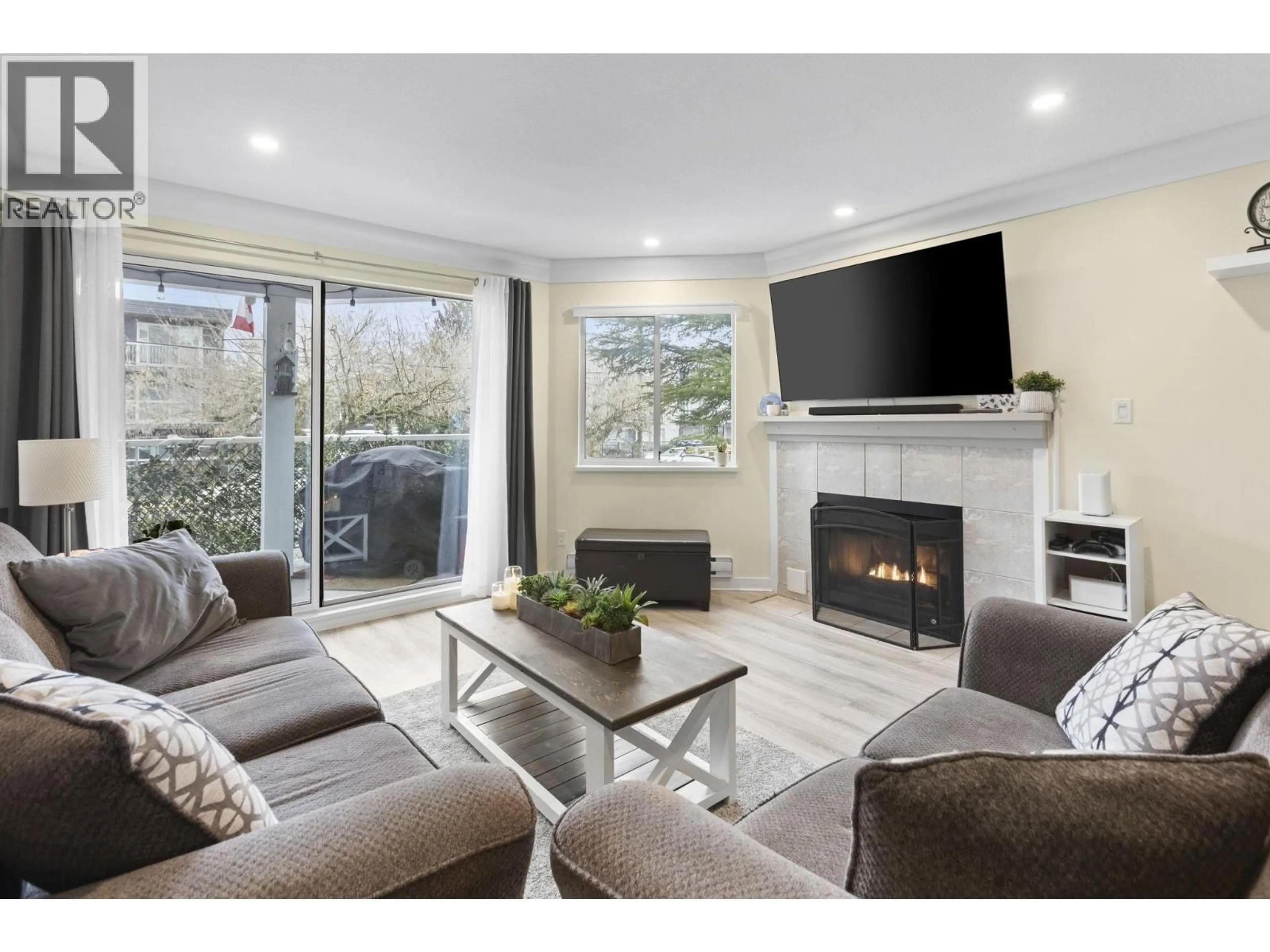 Living room with furniture, unknown for 102 - 22222 119 AVENUE, Maple Ridge British Columbia V2X2Y9