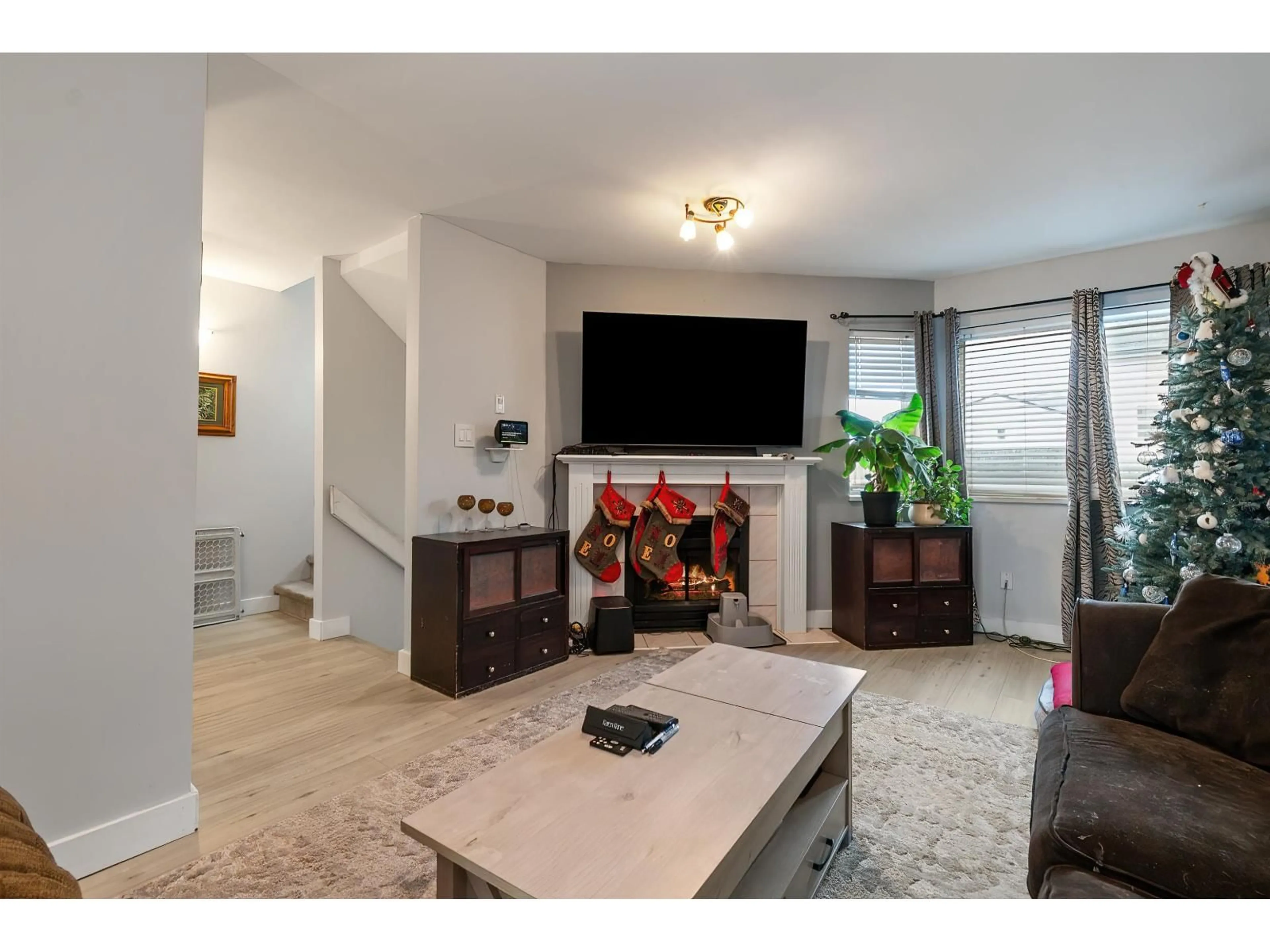 Living room with furniture, unknown for 1 - 5950 VEDDER ROAD, Chilliwack British Columbia V2R3P2