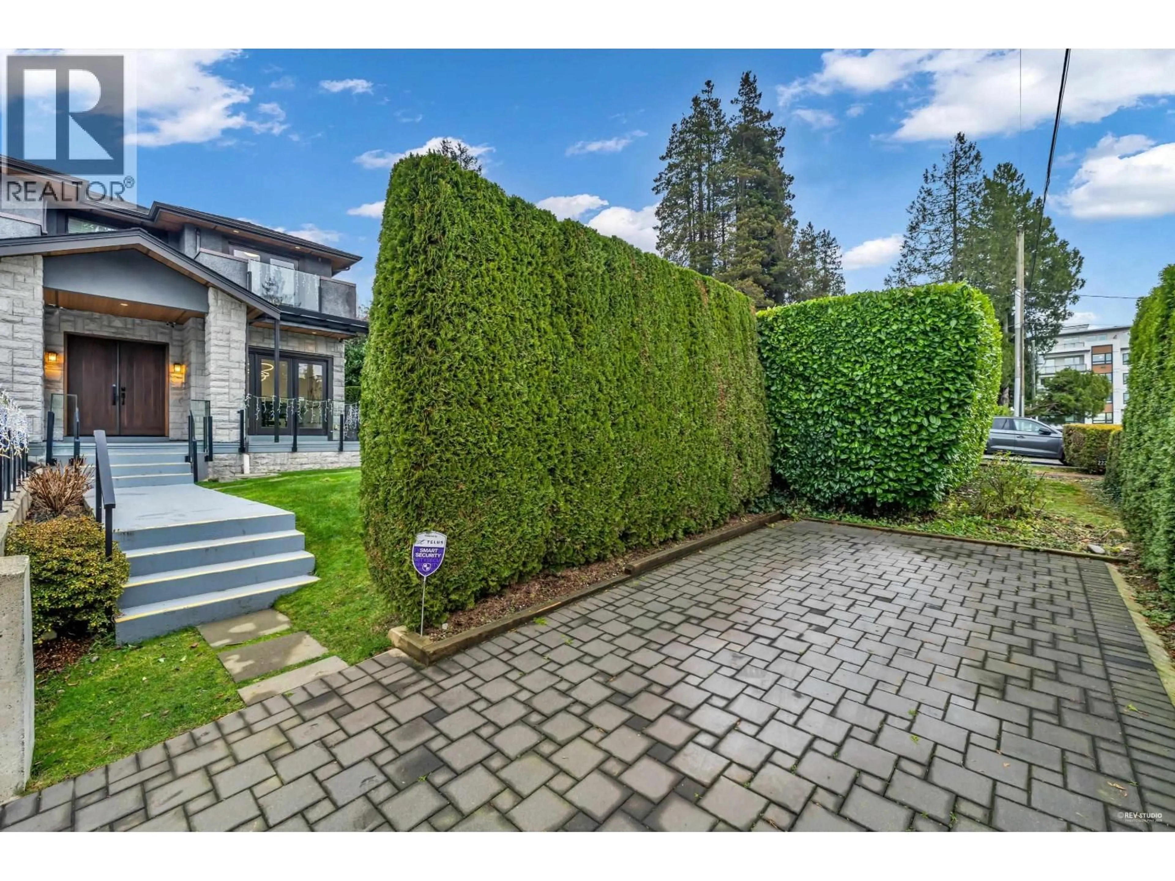 Patio, street for 2227 HAYWOOD AVENUE, West Vancouver British Columbia V7V1X6