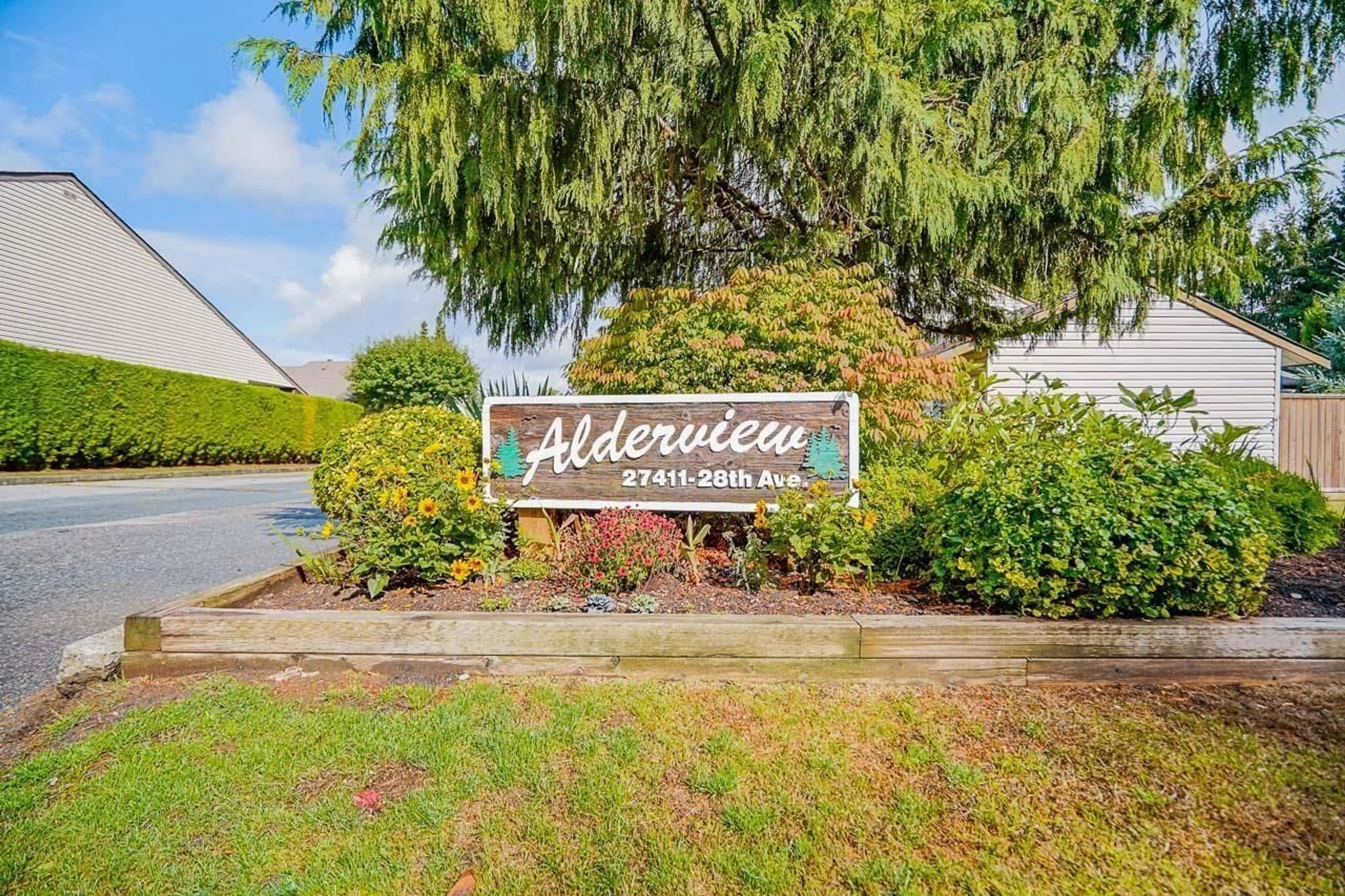 Indoor foyer for 273 - 27411 28 AVENUE, Langley British Columbia V4W3V2