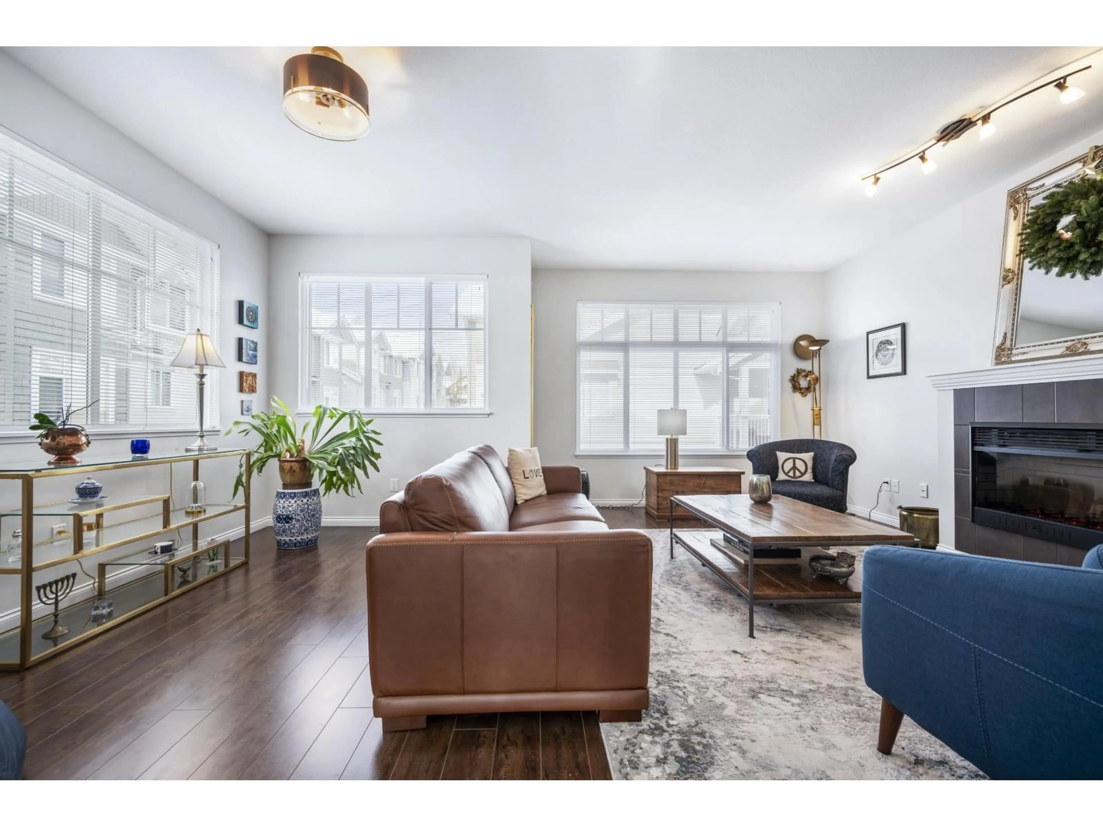 Living room with furniture, wood/laminate floor for 32 - 19480 66 AVENUE, Surrey British Columbia V4N5W7