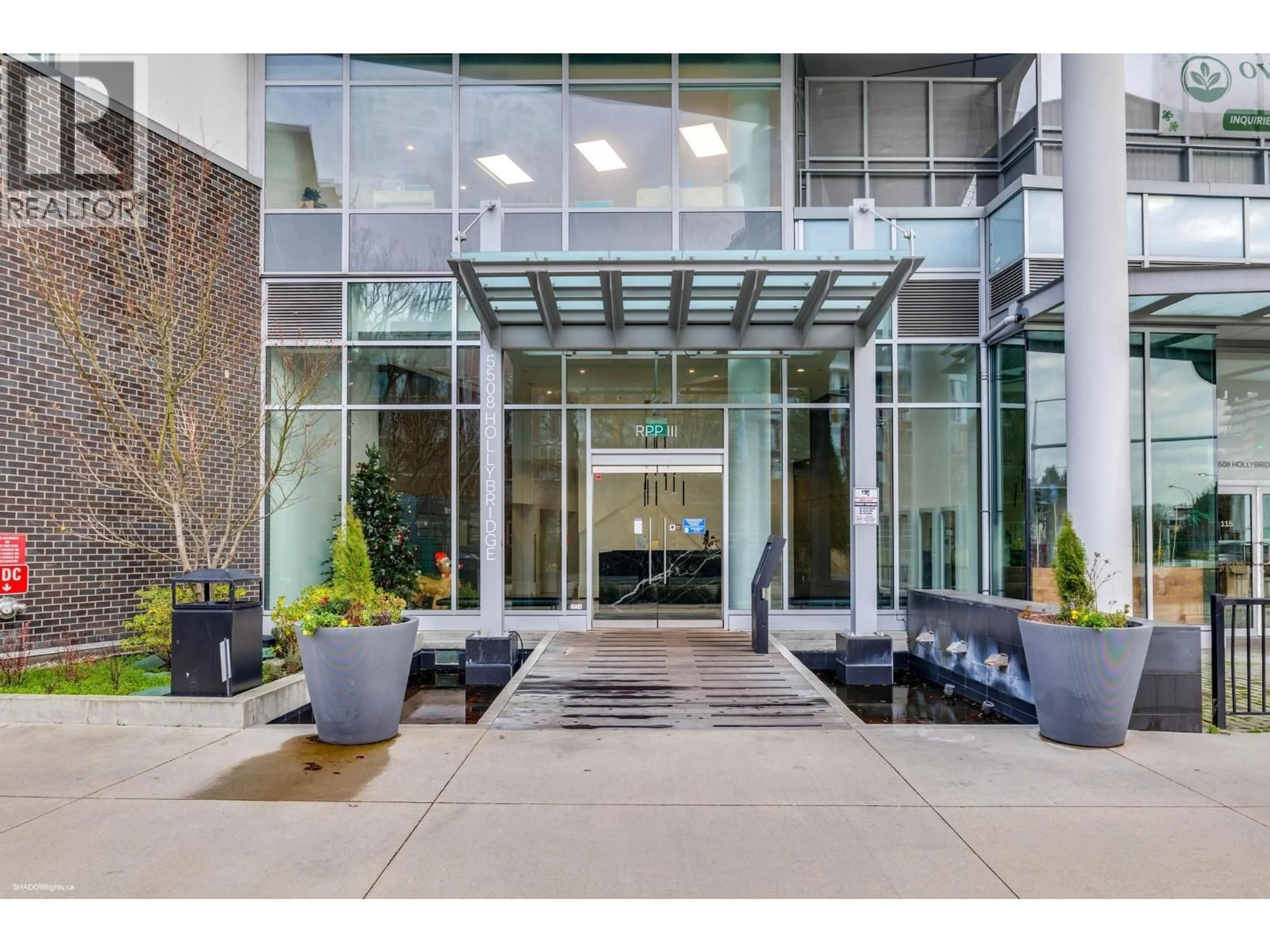 Indoor foyer for 606 - 5508 HOLLYBRIDGE WAY, Richmond British Columbia V7C0C7