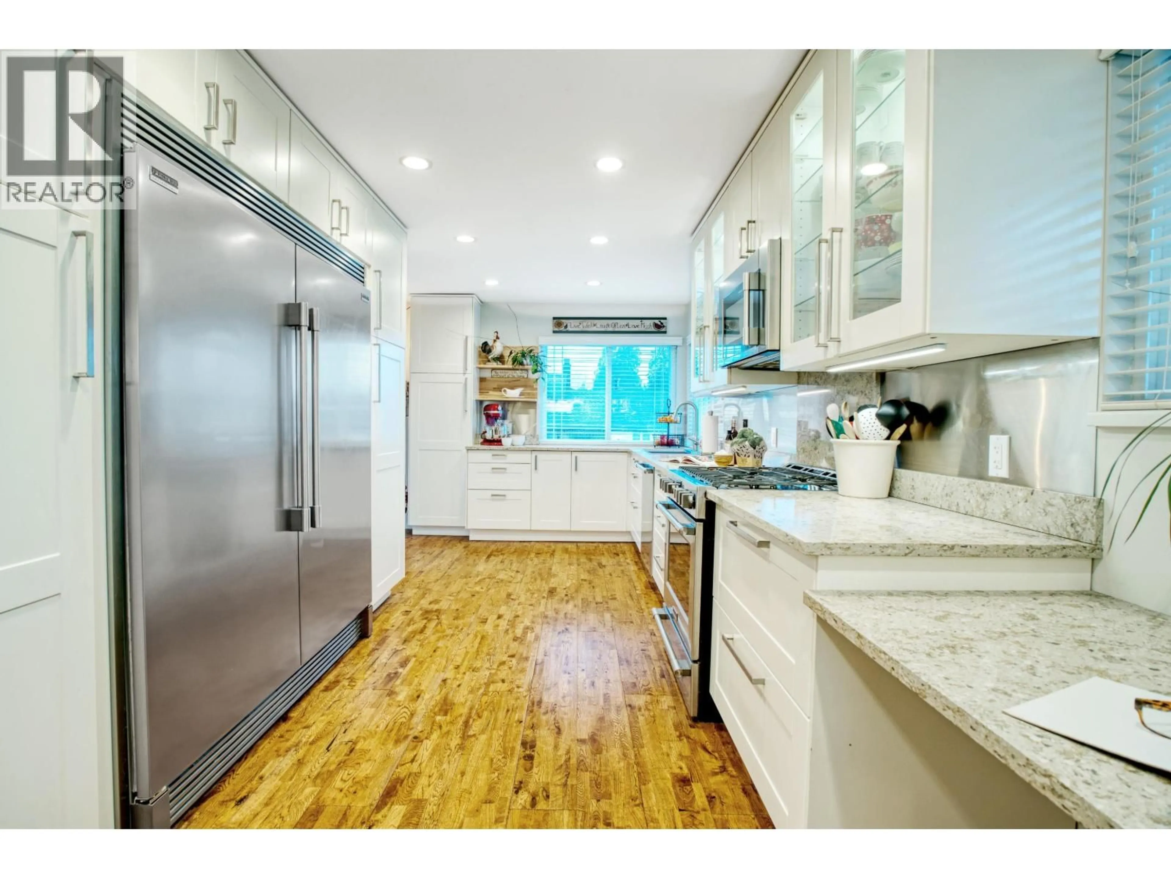 Contemporary kitchen, unknown for 1096 GLADE COURT, Port Coquitlam British Columbia V3B1R3