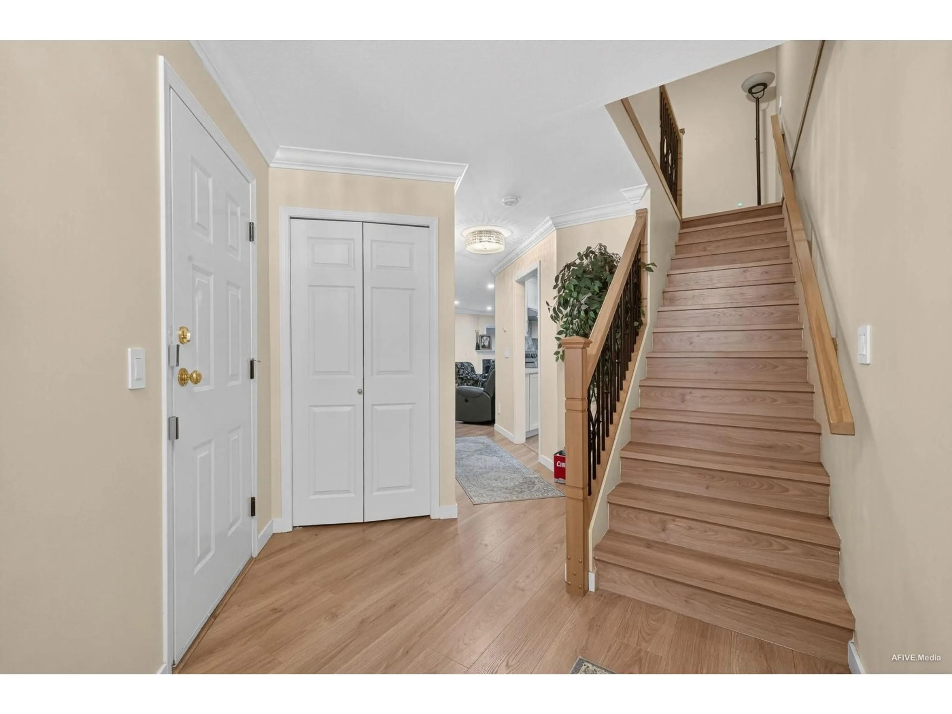Indoor entryway for 37 - 12165 75 AVENUE, Surrey British Columbia V3W0W7