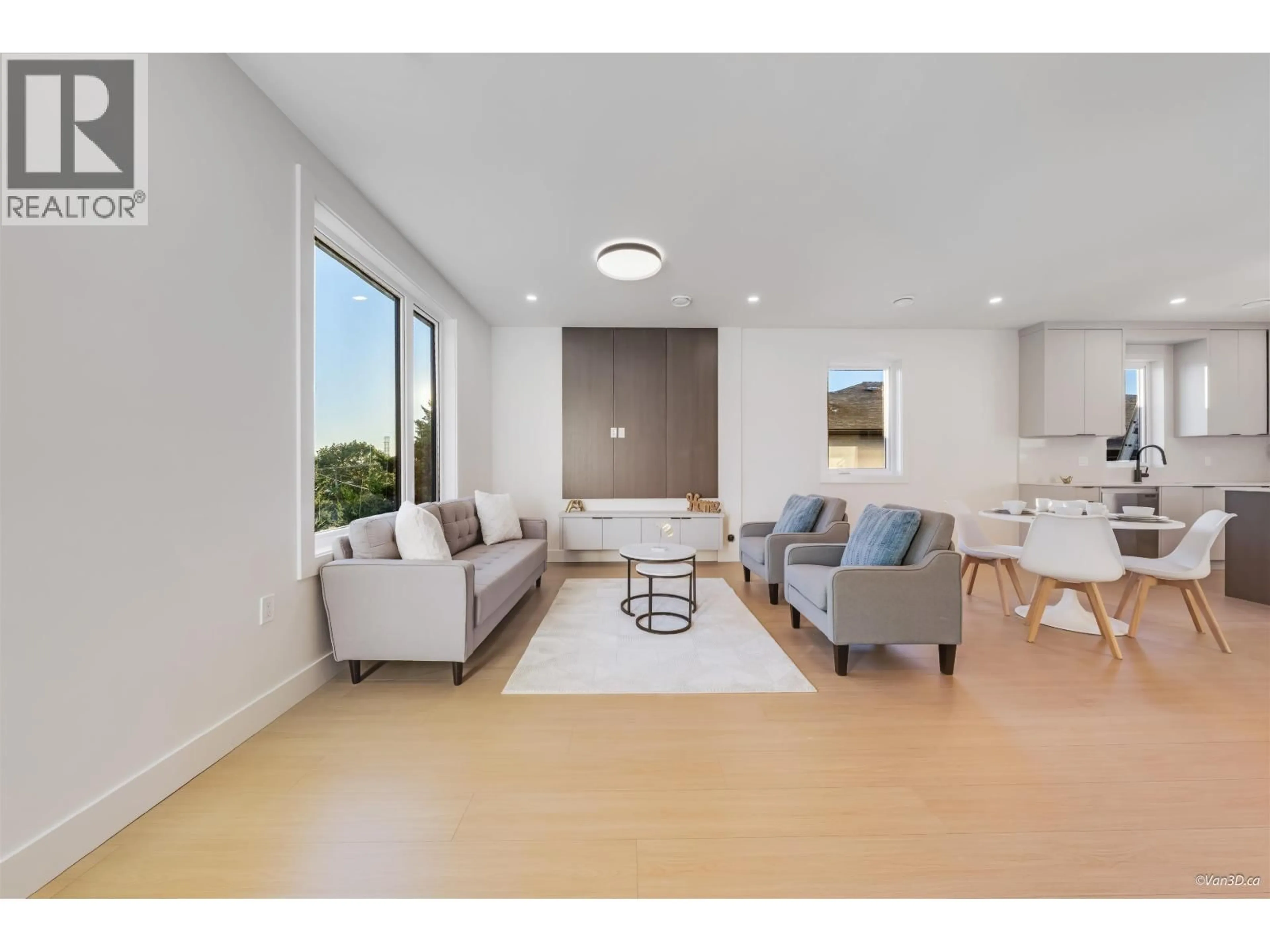 Living room with furniture, unknown for 4 - 4211 GRAVELEY STREET, Burnaby British Columbia V5C3T7