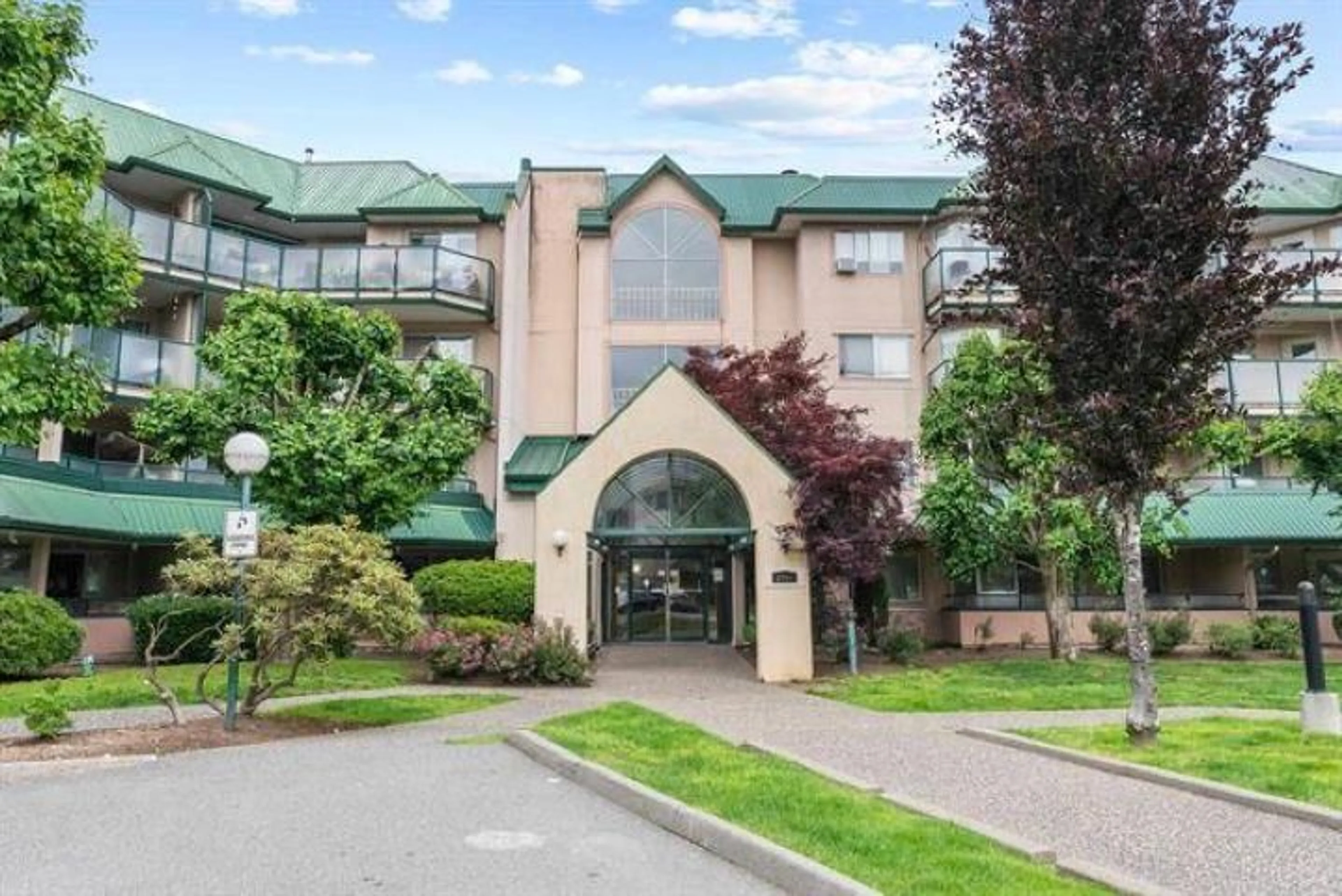 Indoor foyer for 306 - 2964 TRETHEWEY STREET, Abbotsford British Columbia V2T6P4