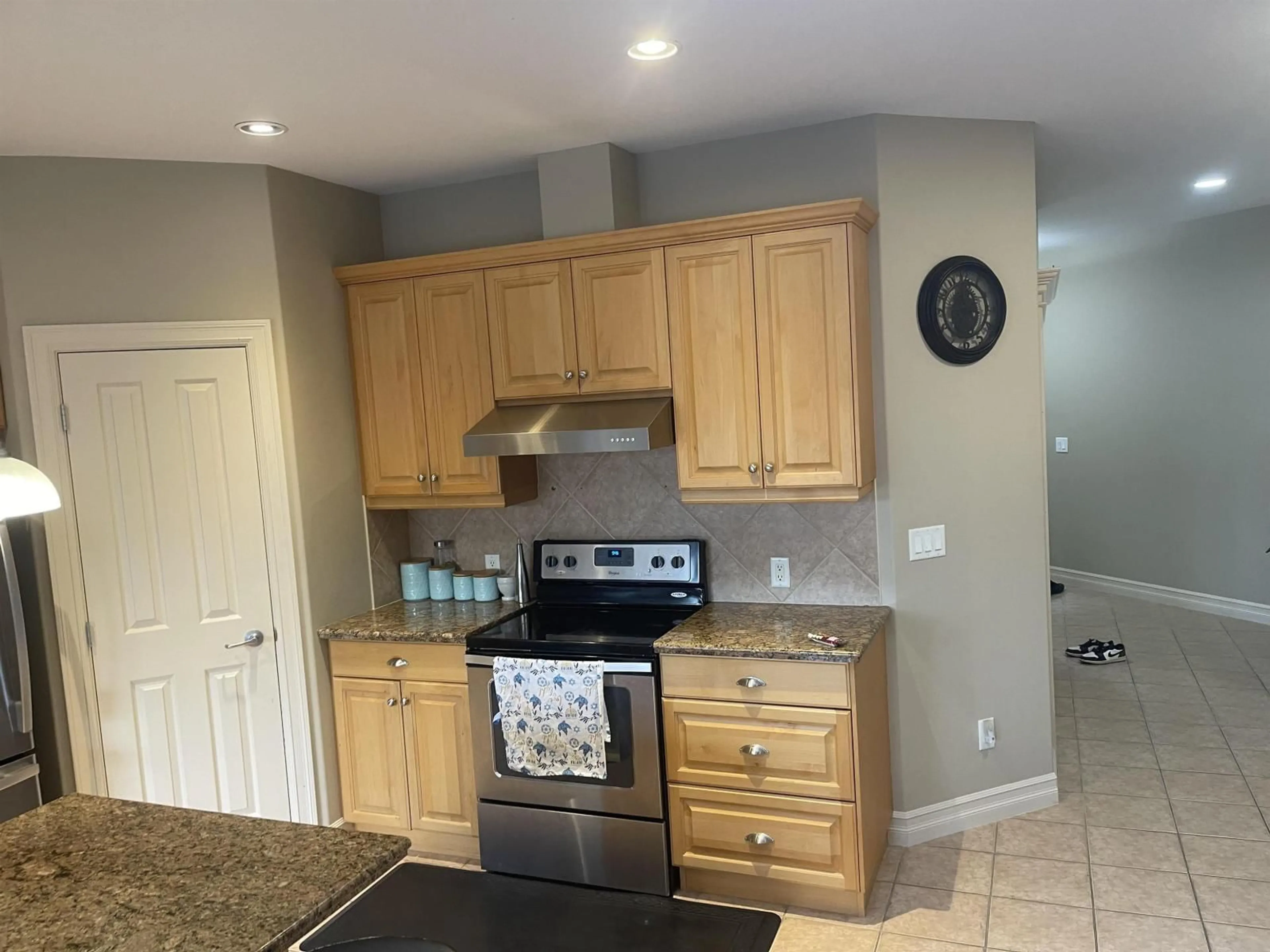 Standard kitchen, unknown for 36512 AUGUSTON PARKWAY EAST, Abbotsford British Columbia V3G3C6