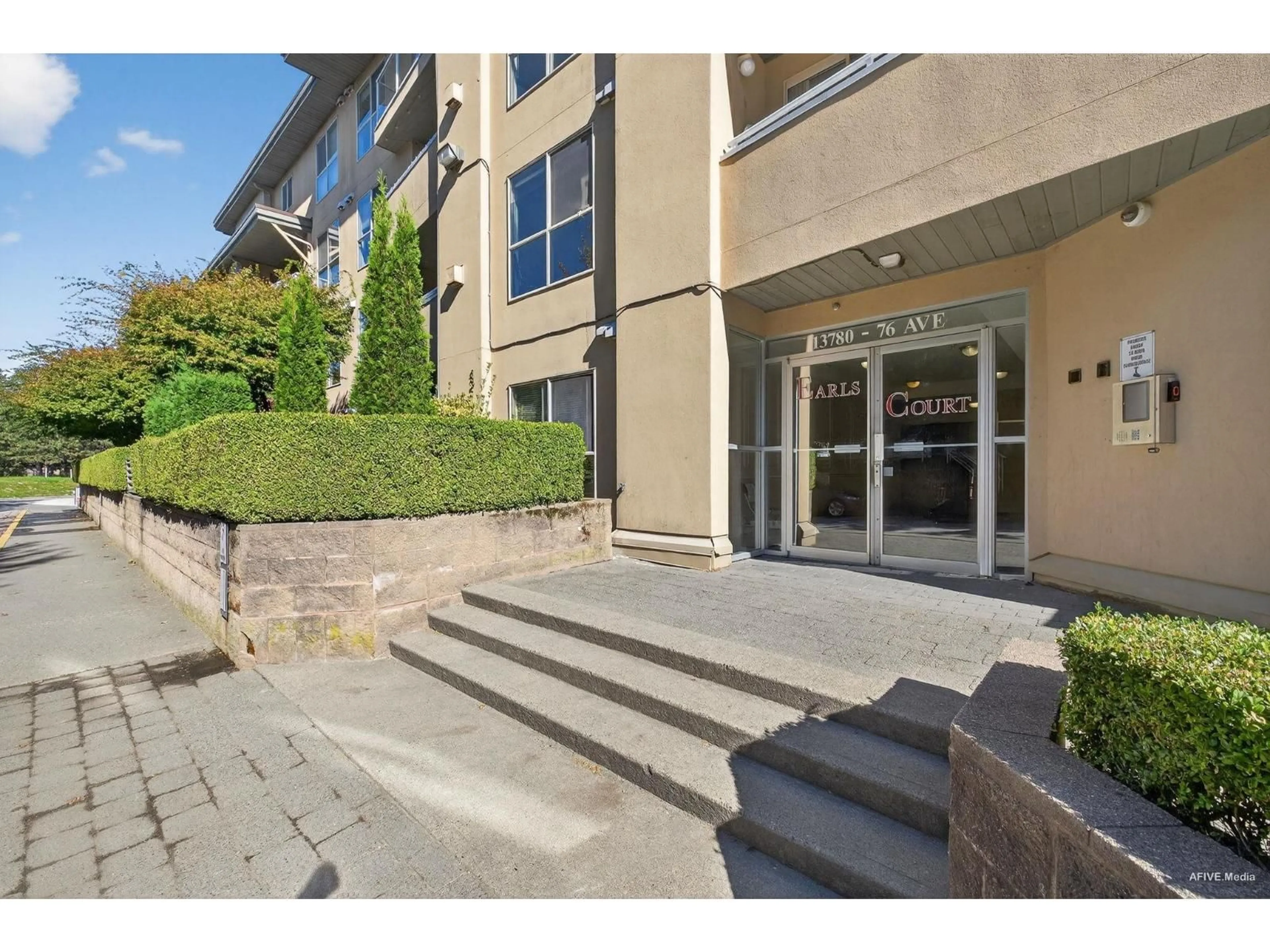 Indoor foyer for 306 - 13780 76 AVENUE, Surrey British Columbia V3W1E5