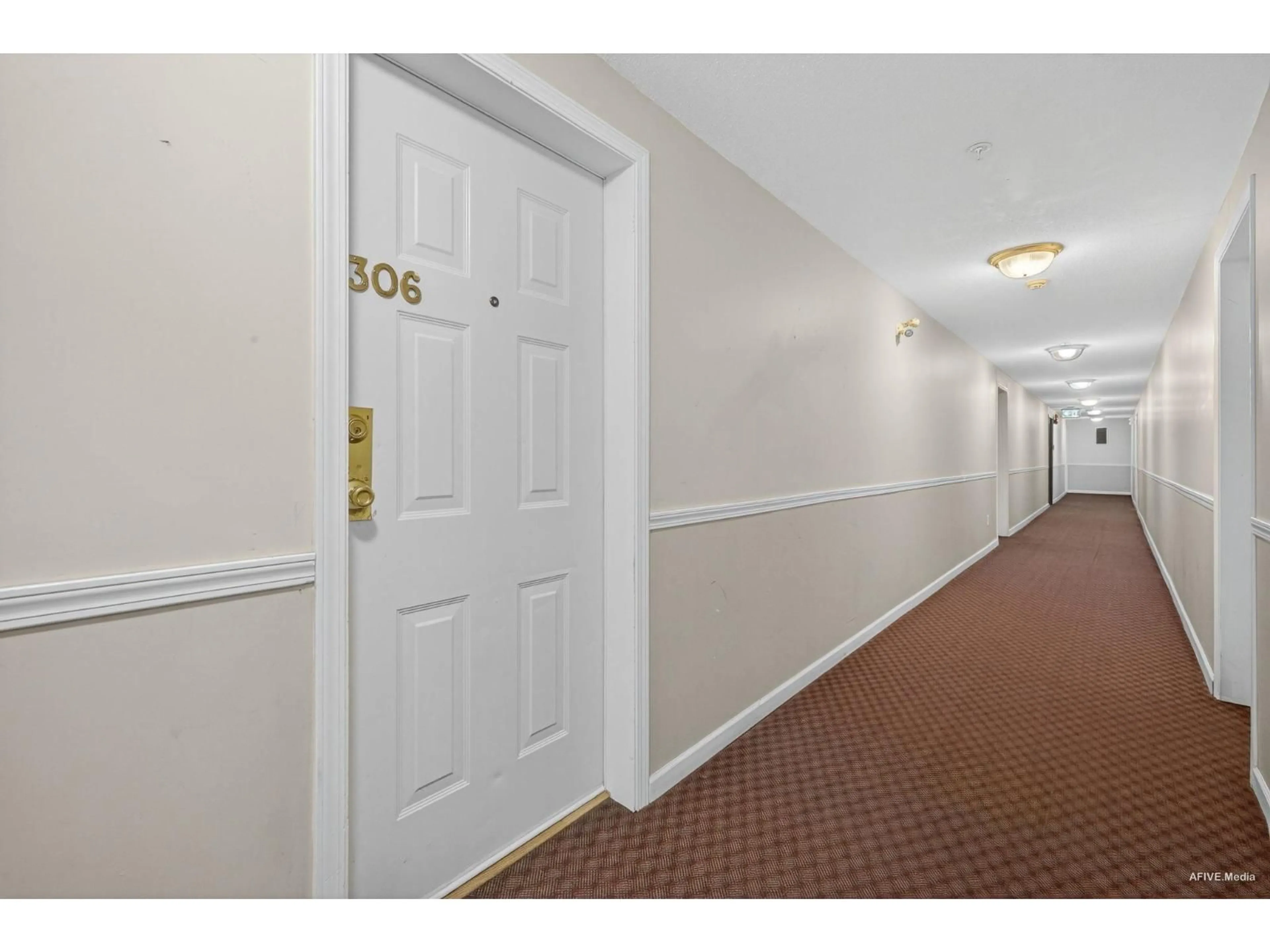 Indoor foyer for 306 - 13780 76 AVENUE, Surrey British Columbia V3W1E5