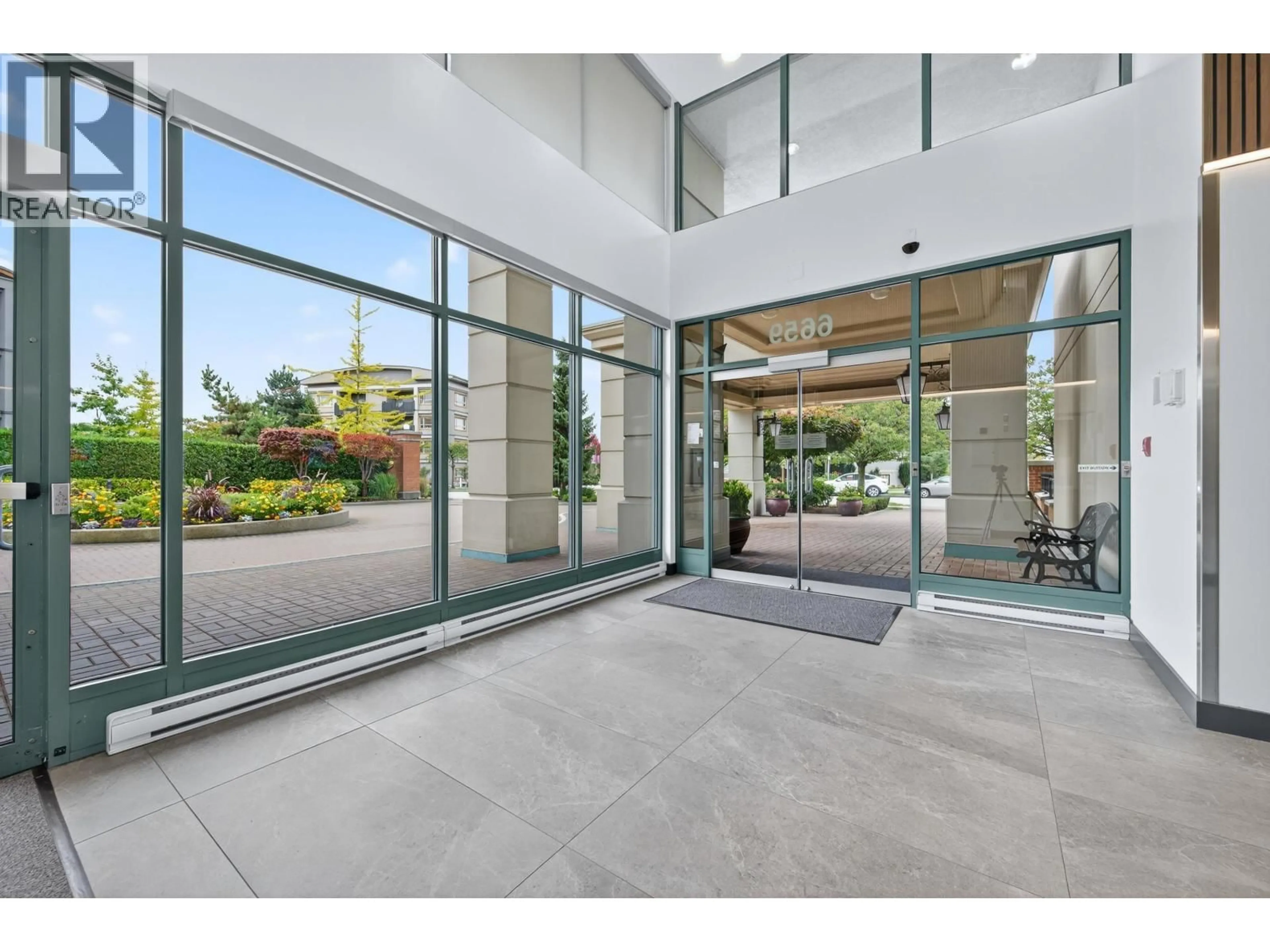 Indoor foyer for 1803 - 6659 SOUTHOAKS CRESCENT, Burnaby British Columbia V5E4M9