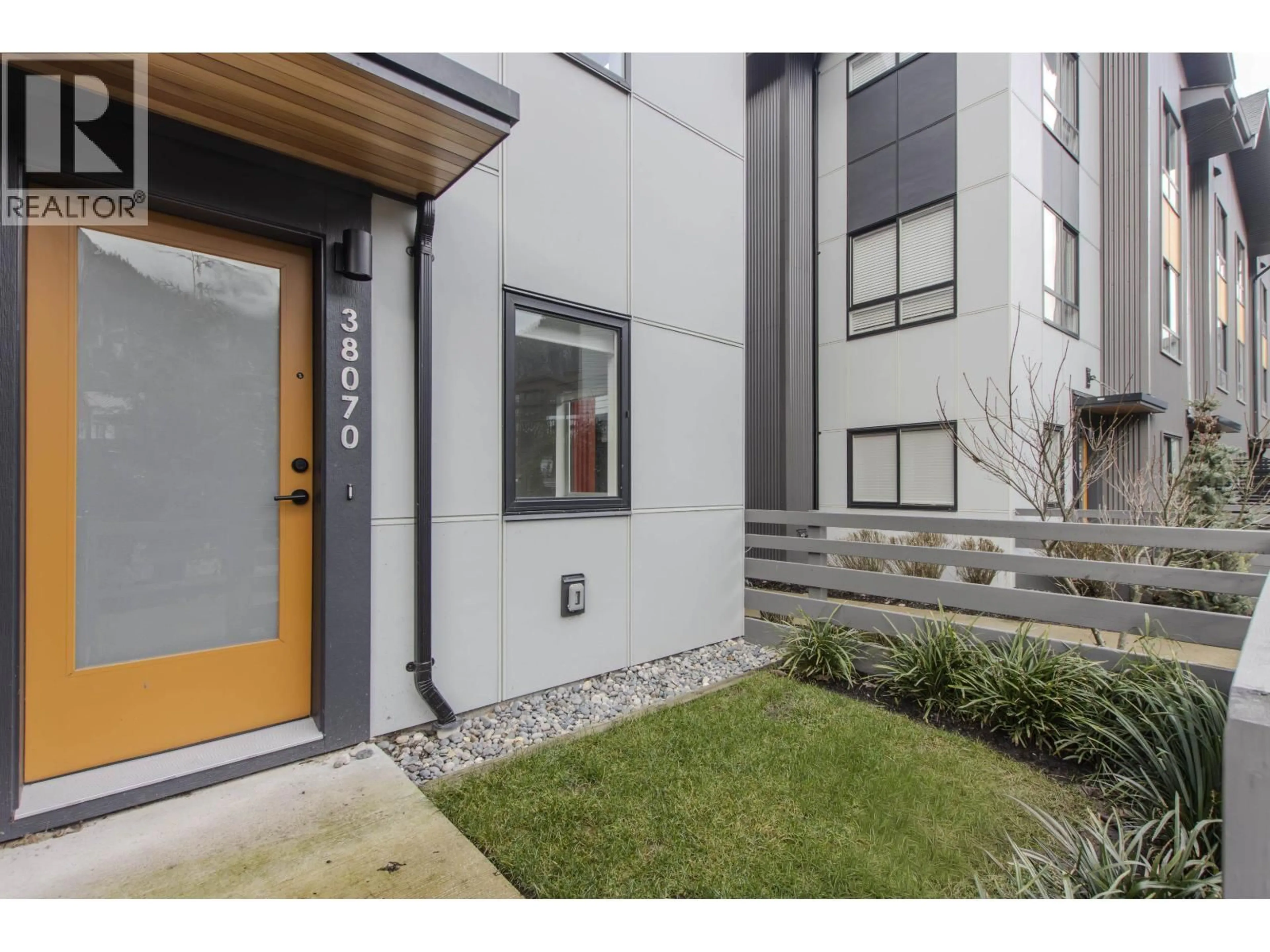 Unknown for 38070 HELM WAY, Squamish British Columbia V8B1E6