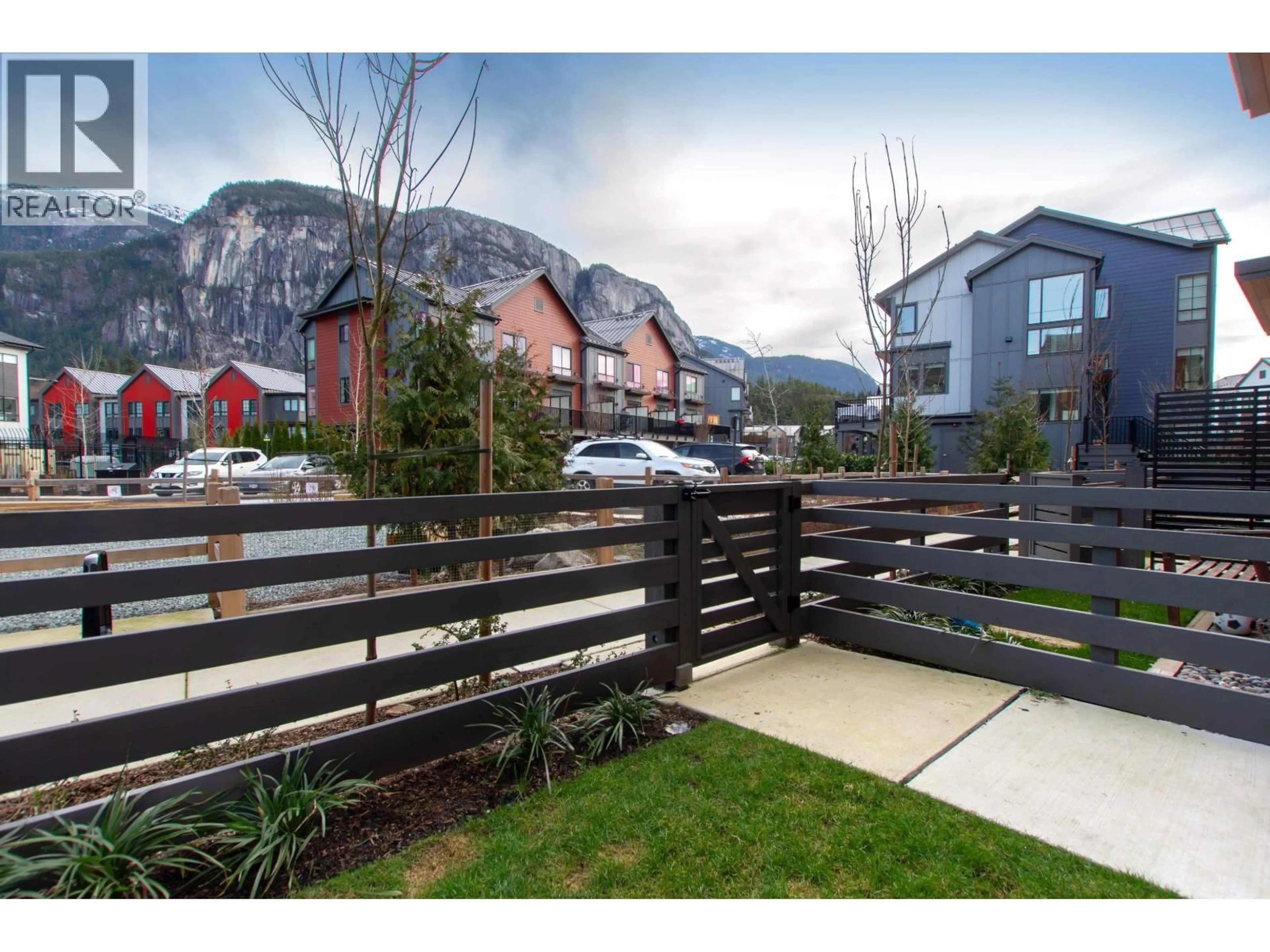 Patio, mountain view for 38070 HELM WAY, Squamish British Columbia V8B1E6