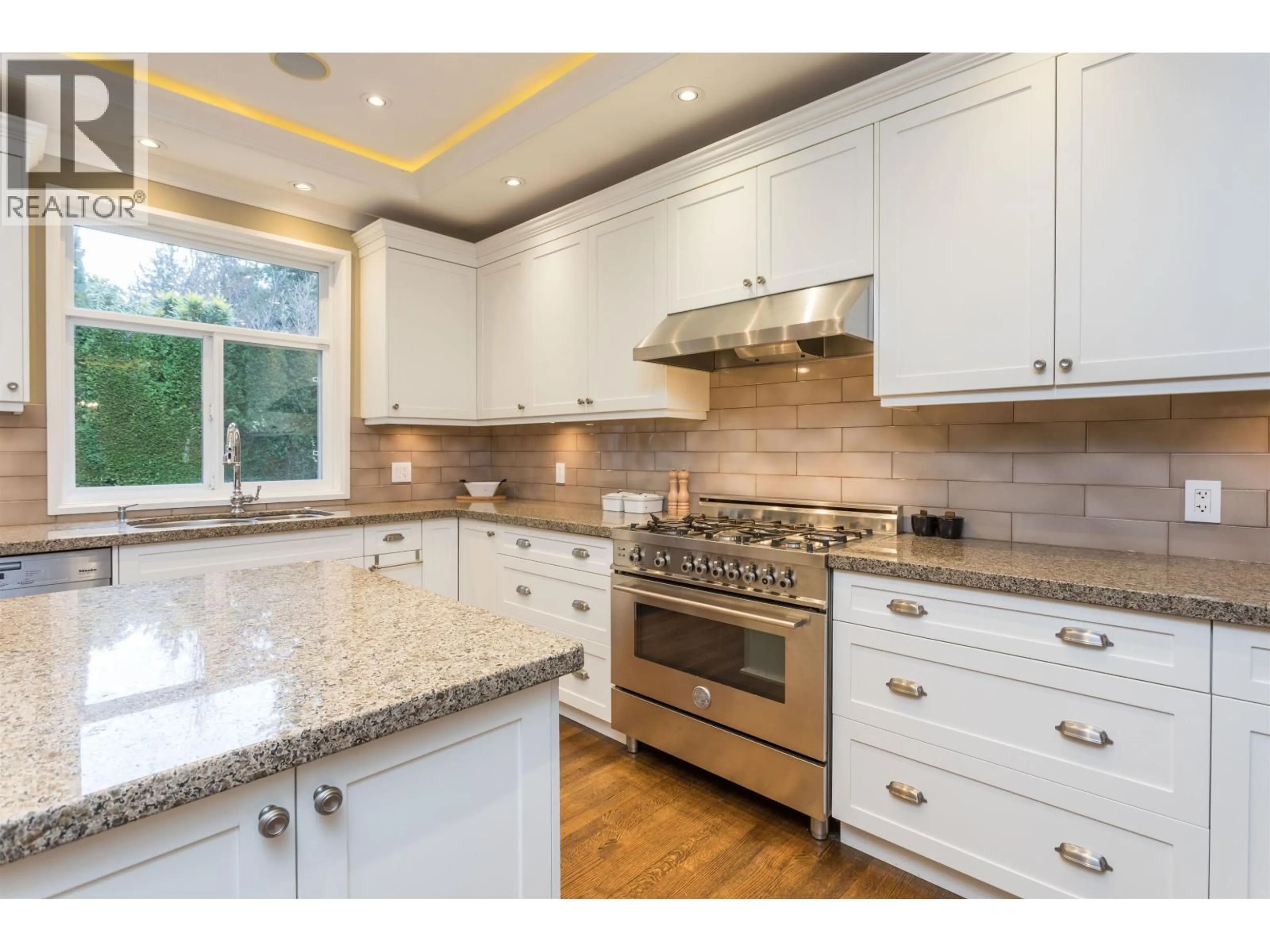 Open concept kitchen, ceramic/tile floor for 6417 PITT STREET, West Vancouver British Columbia V7W2C1