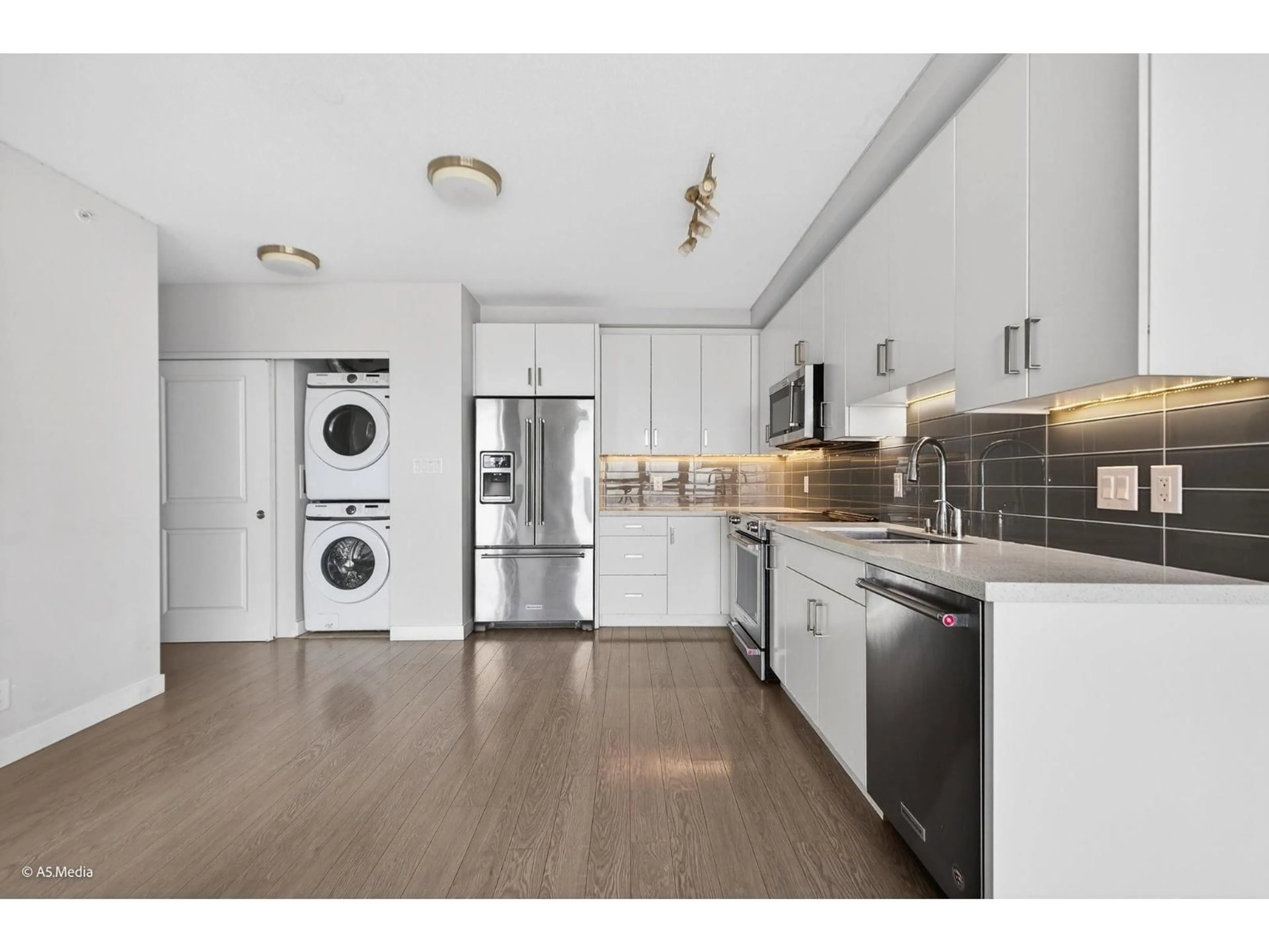 Kitchen with laundary machines, unknown for 3506 - 11967 80 AVENUE, Delta British Columbia V4C0E2