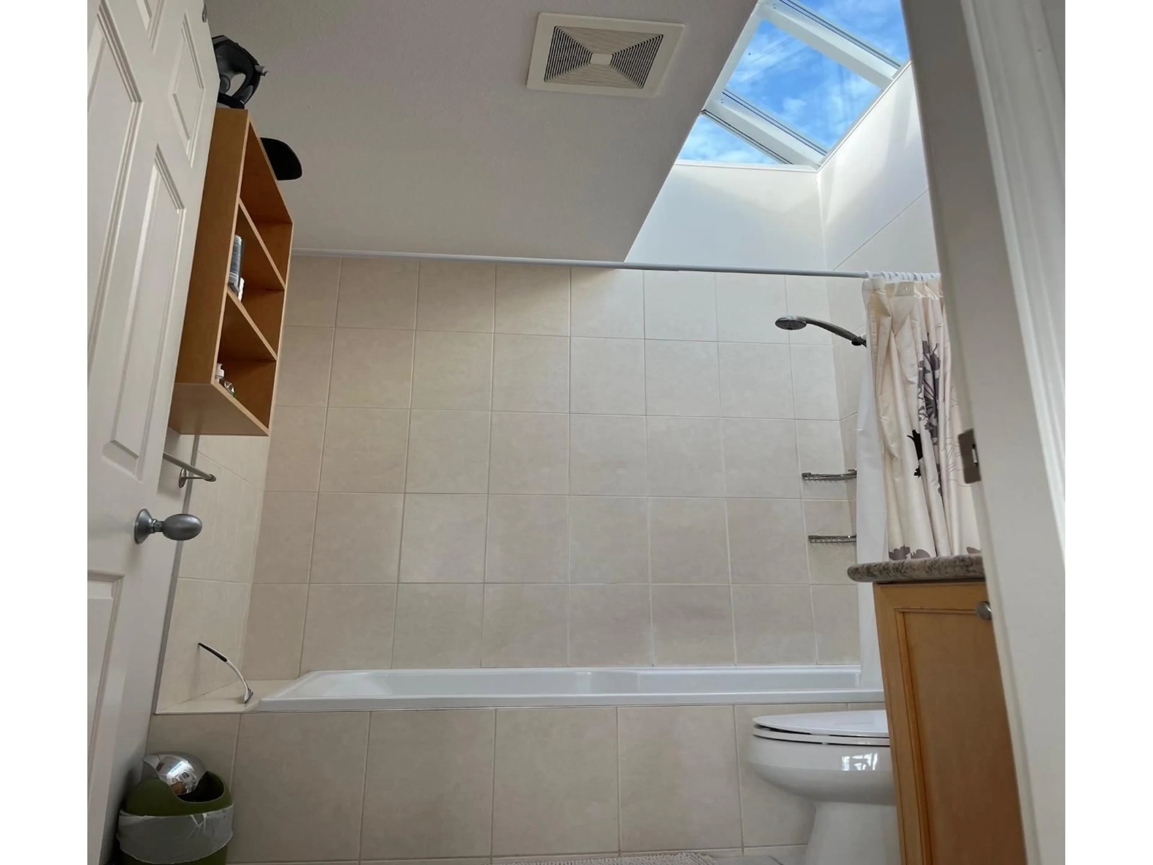Standard bathroom, unknown for 14831 MARINE DRIVE, White Rock British Columbia V4B1C1
