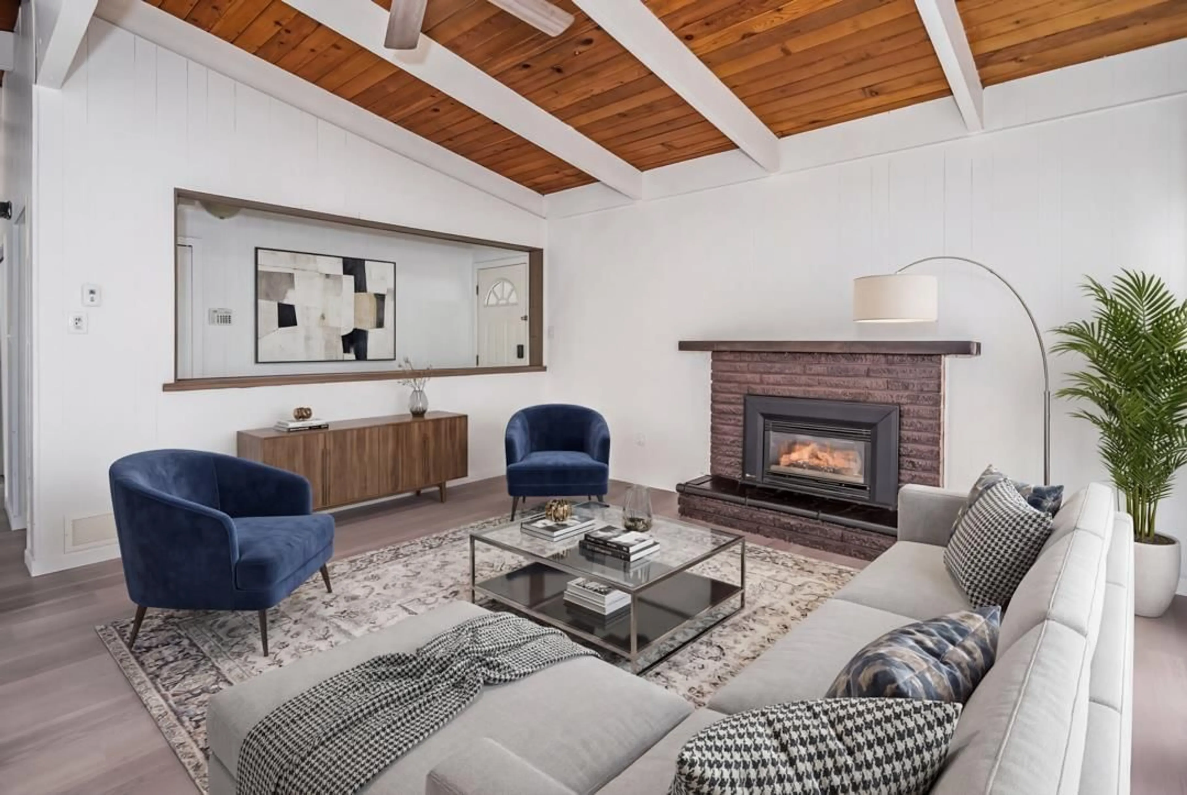 Living room with furniture, unknown for 7725 GRAND STREET, Mission British Columbia V2V3T5