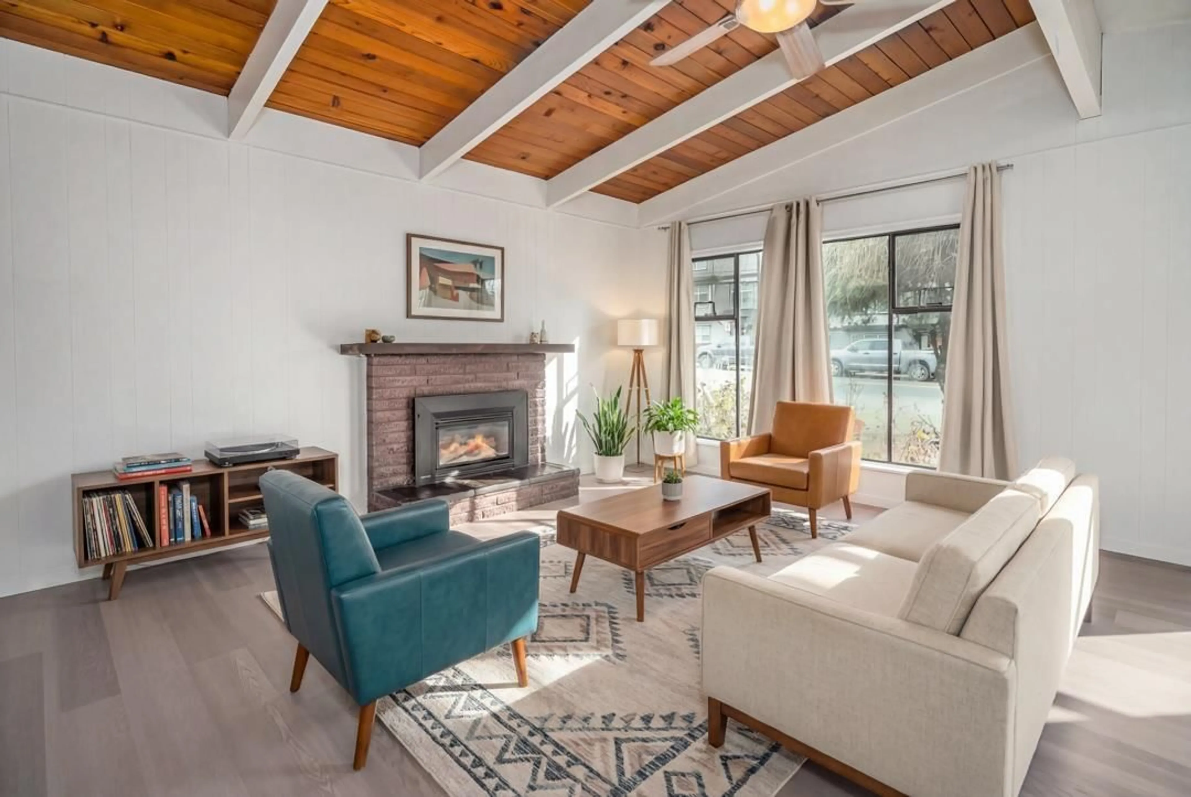 Living room with furniture, unknown for 7725 GRAND STREET, Mission British Columbia V2V3T5