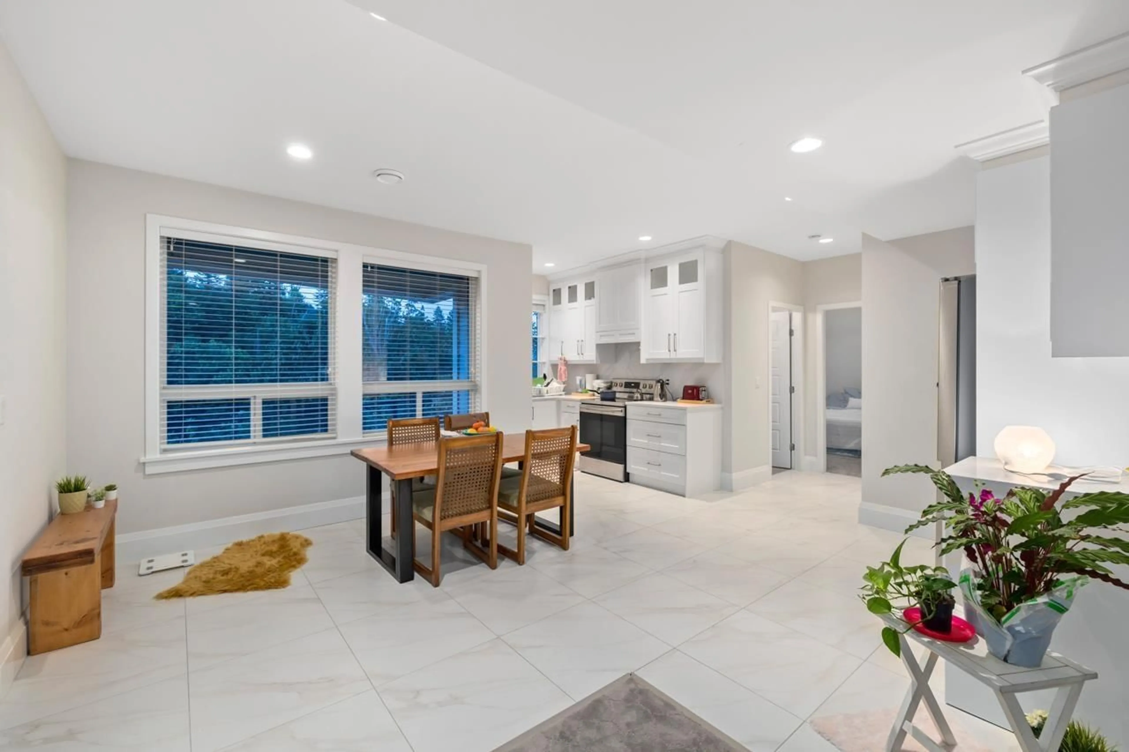 Open concept kitchen, ceramic/tile floor for 2736 AQUILA DRIVE, Abbotsford British Columbia V3G0C7