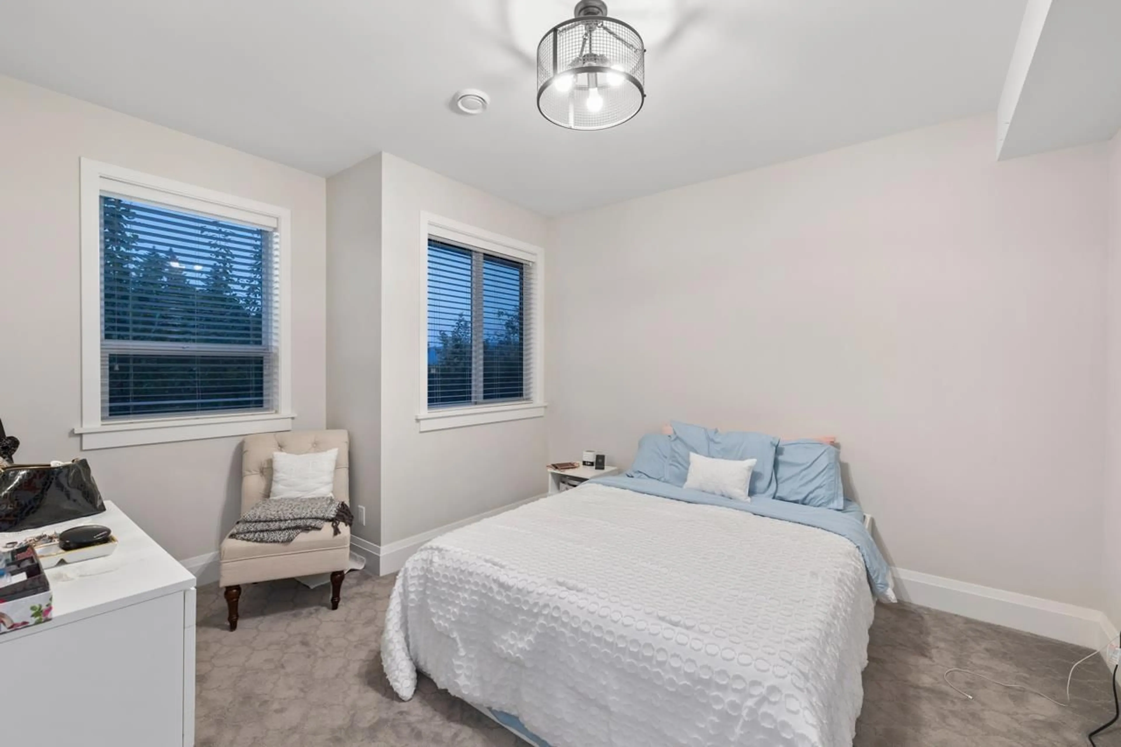 Bedroom with bed, unknown for 2736 AQUILA DRIVE, Abbotsford British Columbia V3G0C7