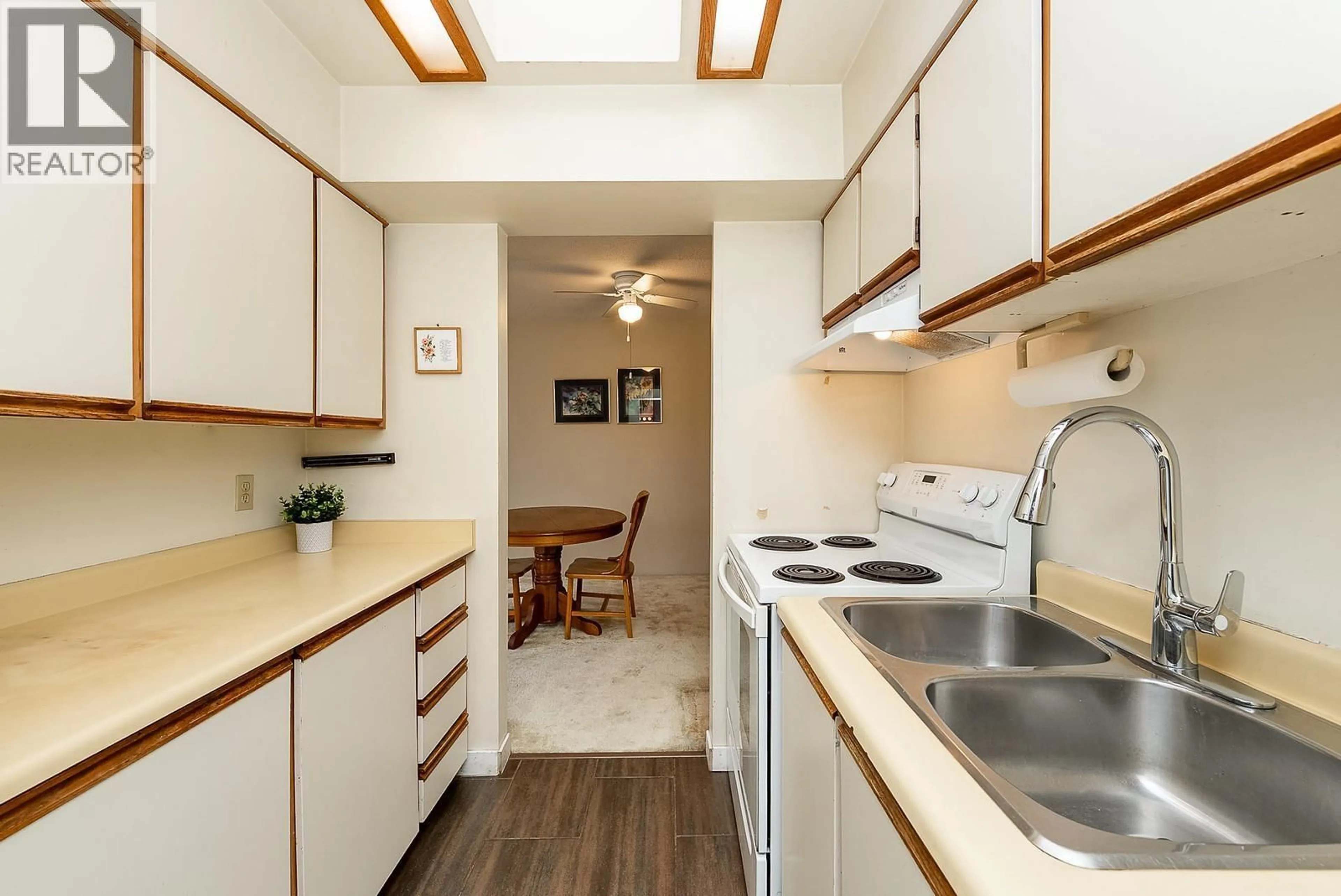 Standard kitchen, unknown for 305 - 812 MILTON STREET, New Westminster British Columbia V3M1N2