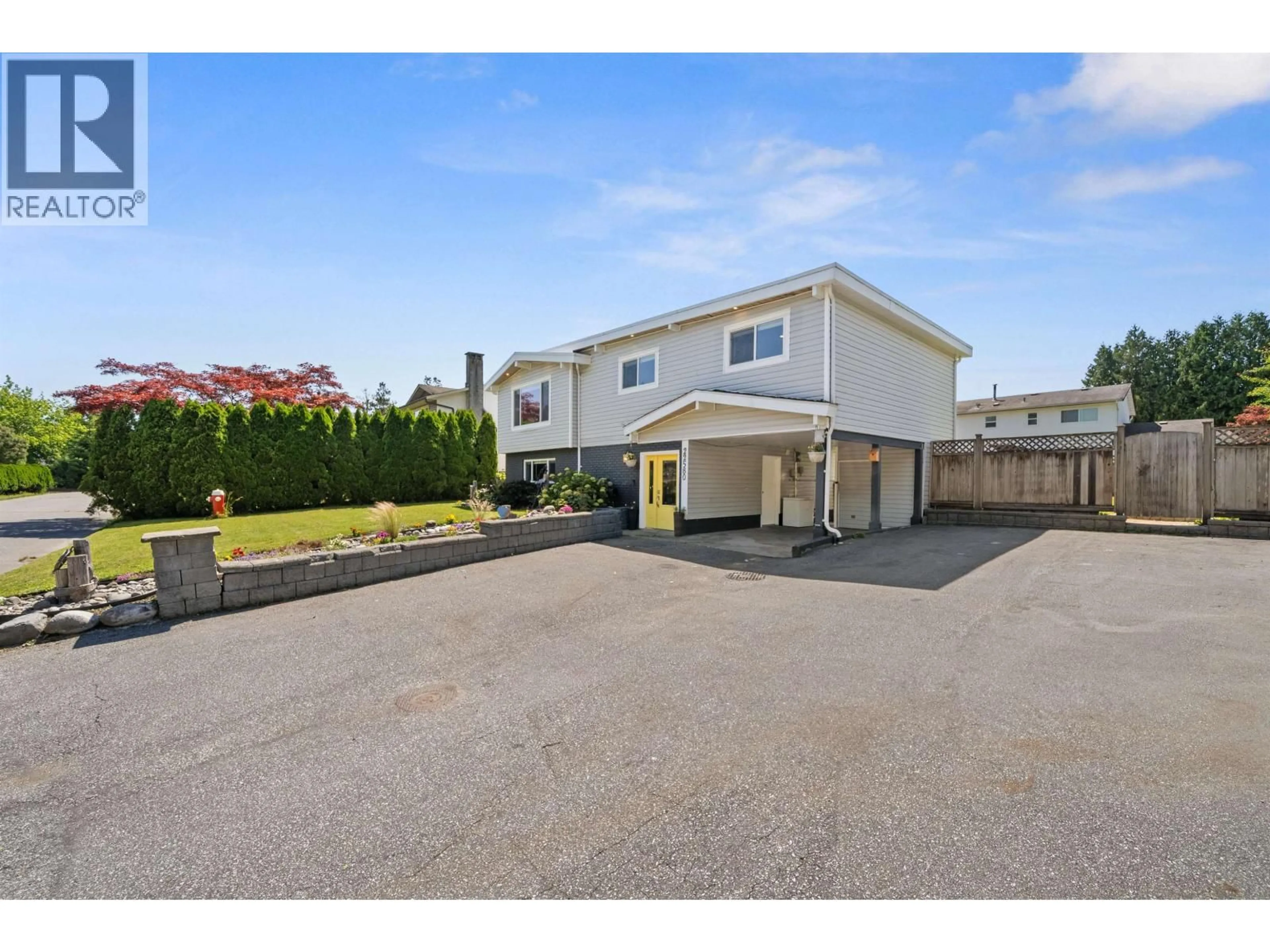 A pic from outside/outdoor area/front of a property/back of a property/a pic from drone, street for 22580 HINCH CRESCENT, Maple Ridge British Columbia V2X7H6