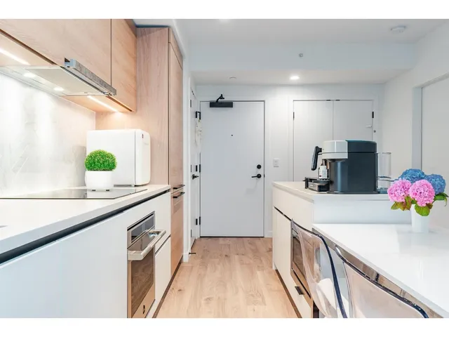 2501 - 13428 105 AVENUE, Surrey 4