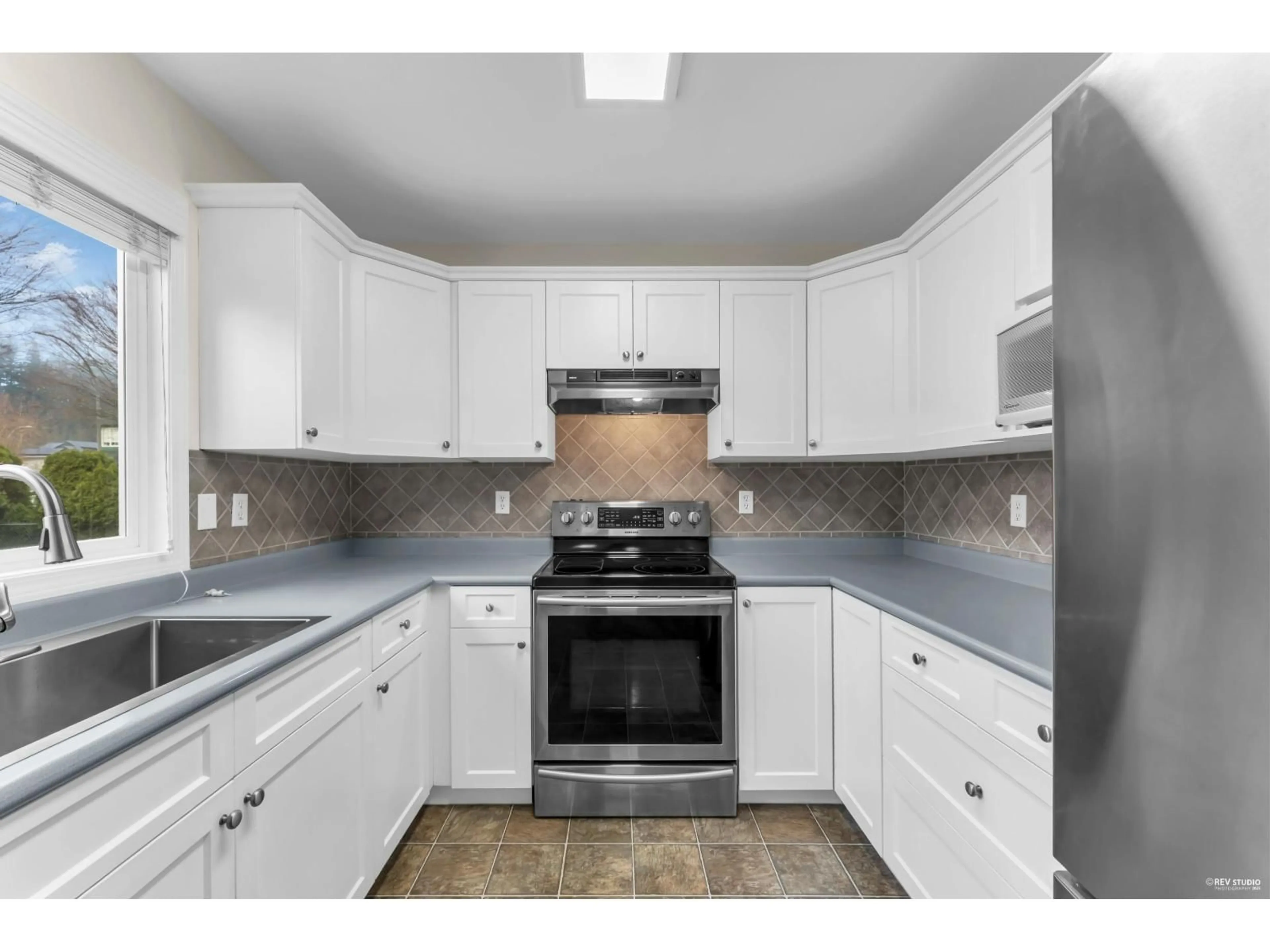 Standard kitchen, ceramic/tile floor for 5285 TESKEY ROAD, Chilliwack British Columbia V2R5M9