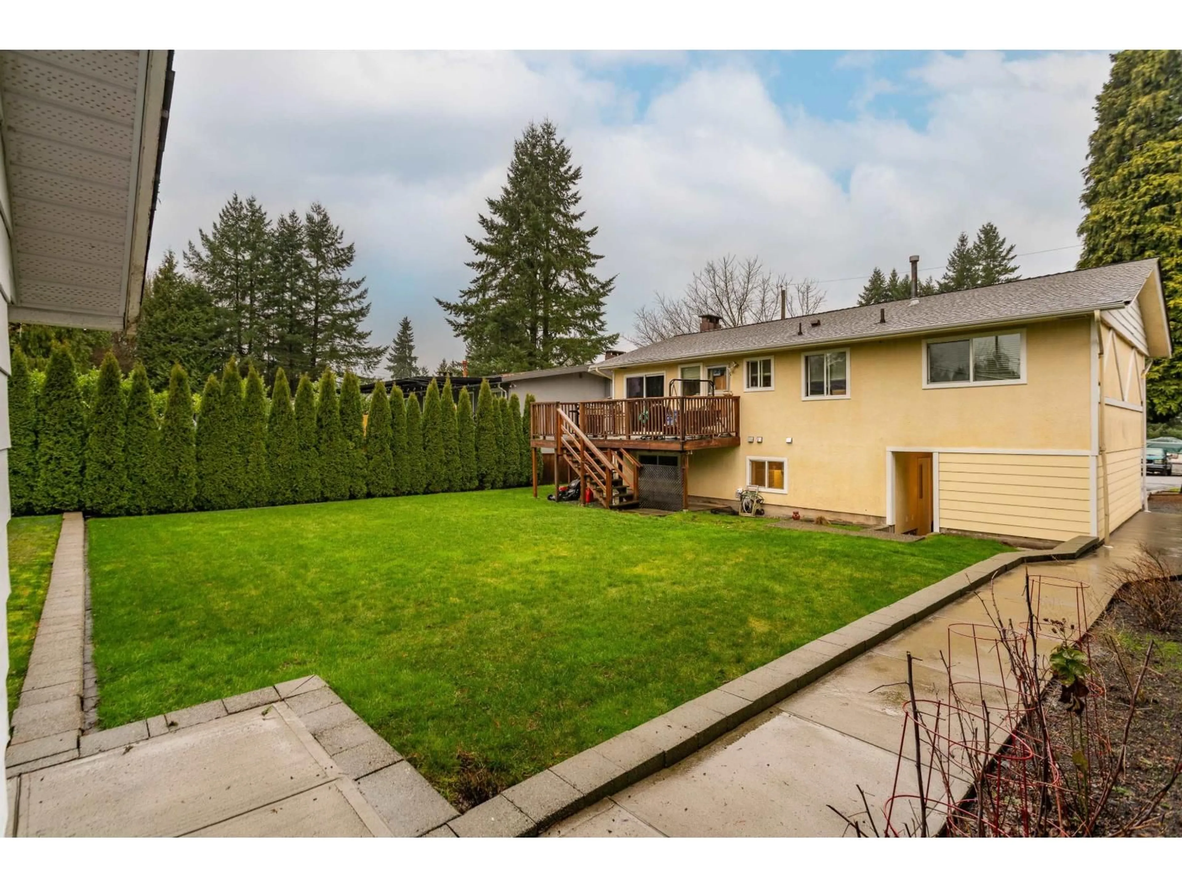 Patio, street for 10975 PARTRIDGE CRESCENT, Surrey British Columbia V3R5A9