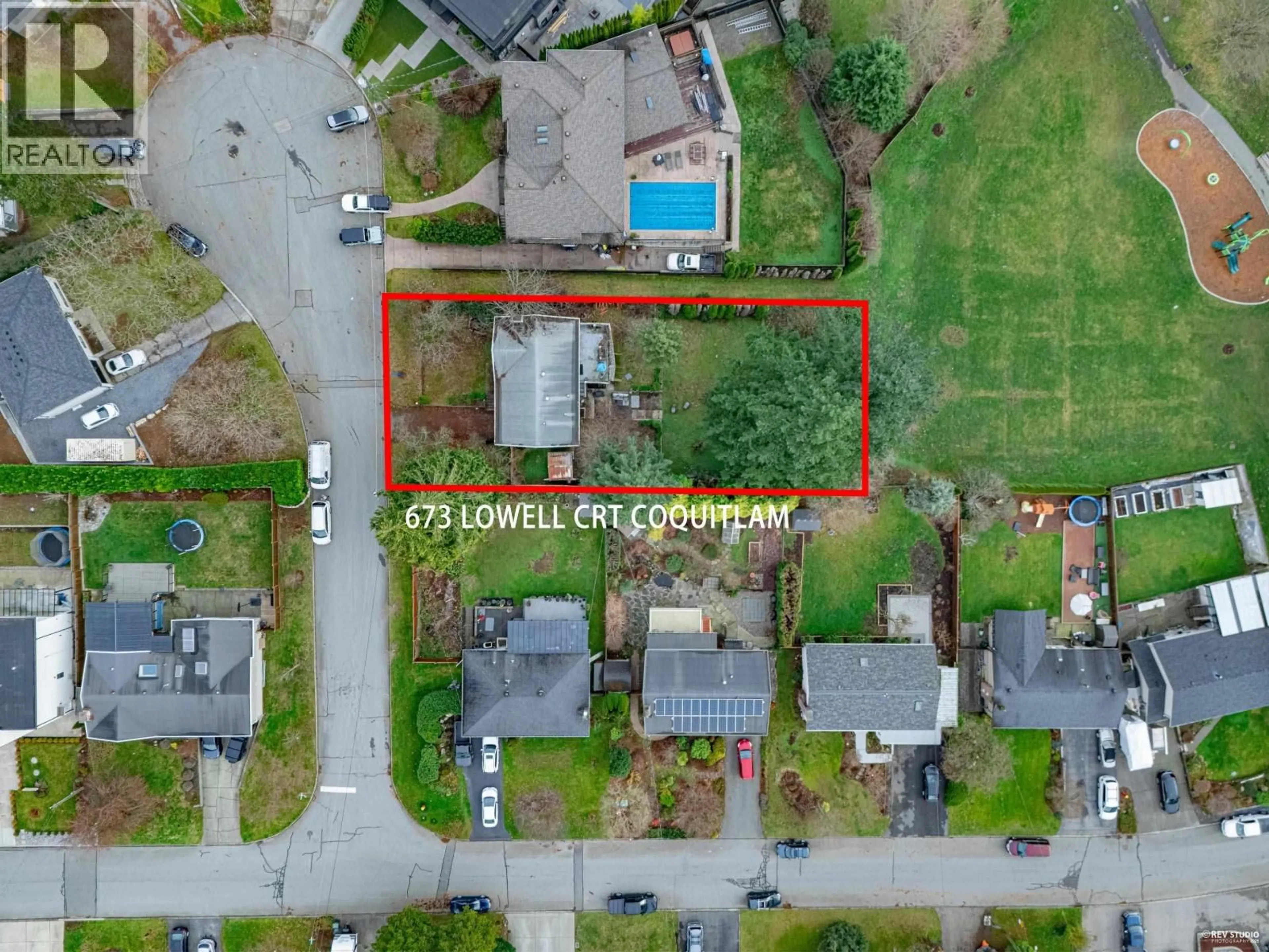 A pic from outside/outdoor area/front of a property/back of a property/a pic from drone, street for 673 LOWELL COURT, Coquitlam British Columbia V3J3J8