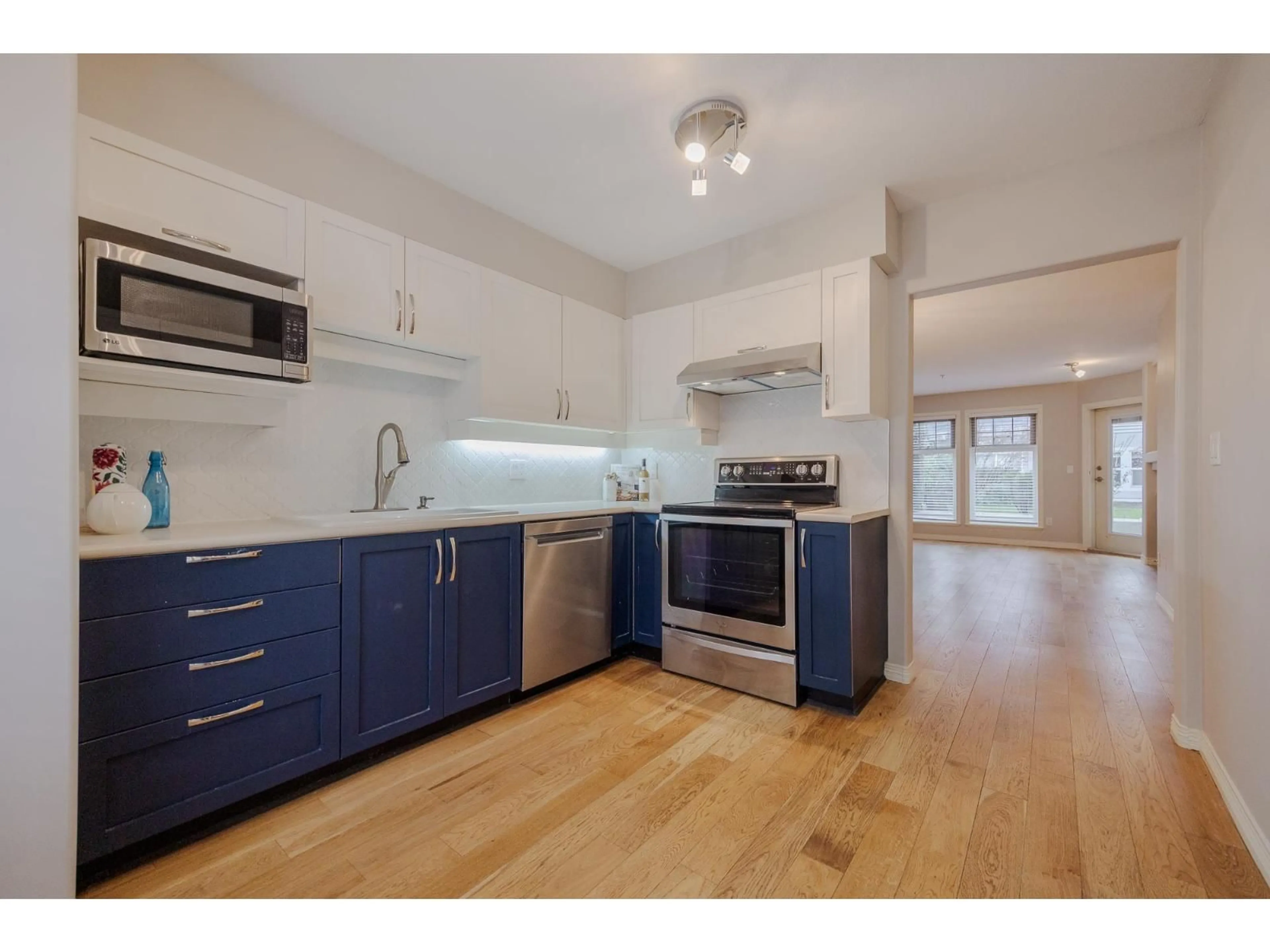 Open concept kitchen, unknown for 16 - 15432 16A AVENUE, Surrey British Columbia V4A1T3