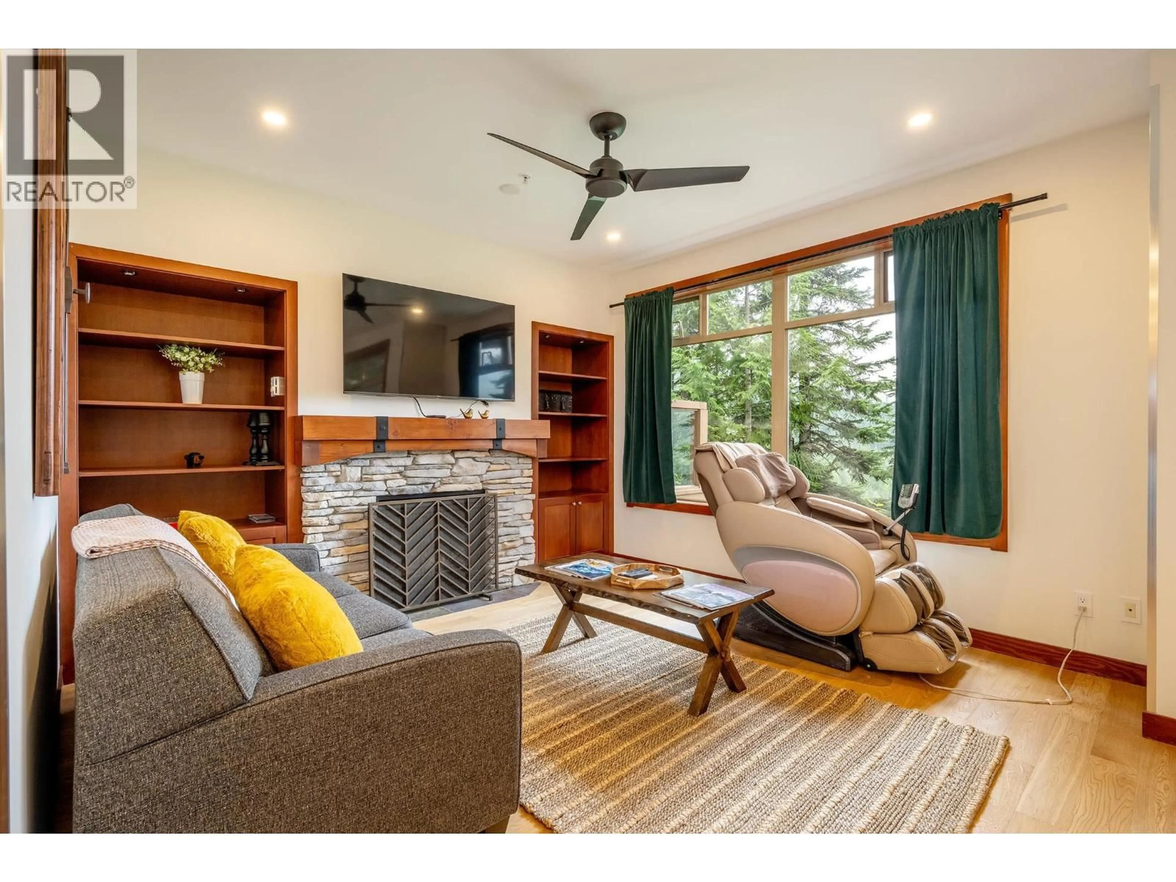 Living room with furniture, wood/laminate floor for 4 - 2301 TALUSWOOD PLACE, Whistler British Columbia V8E0P8