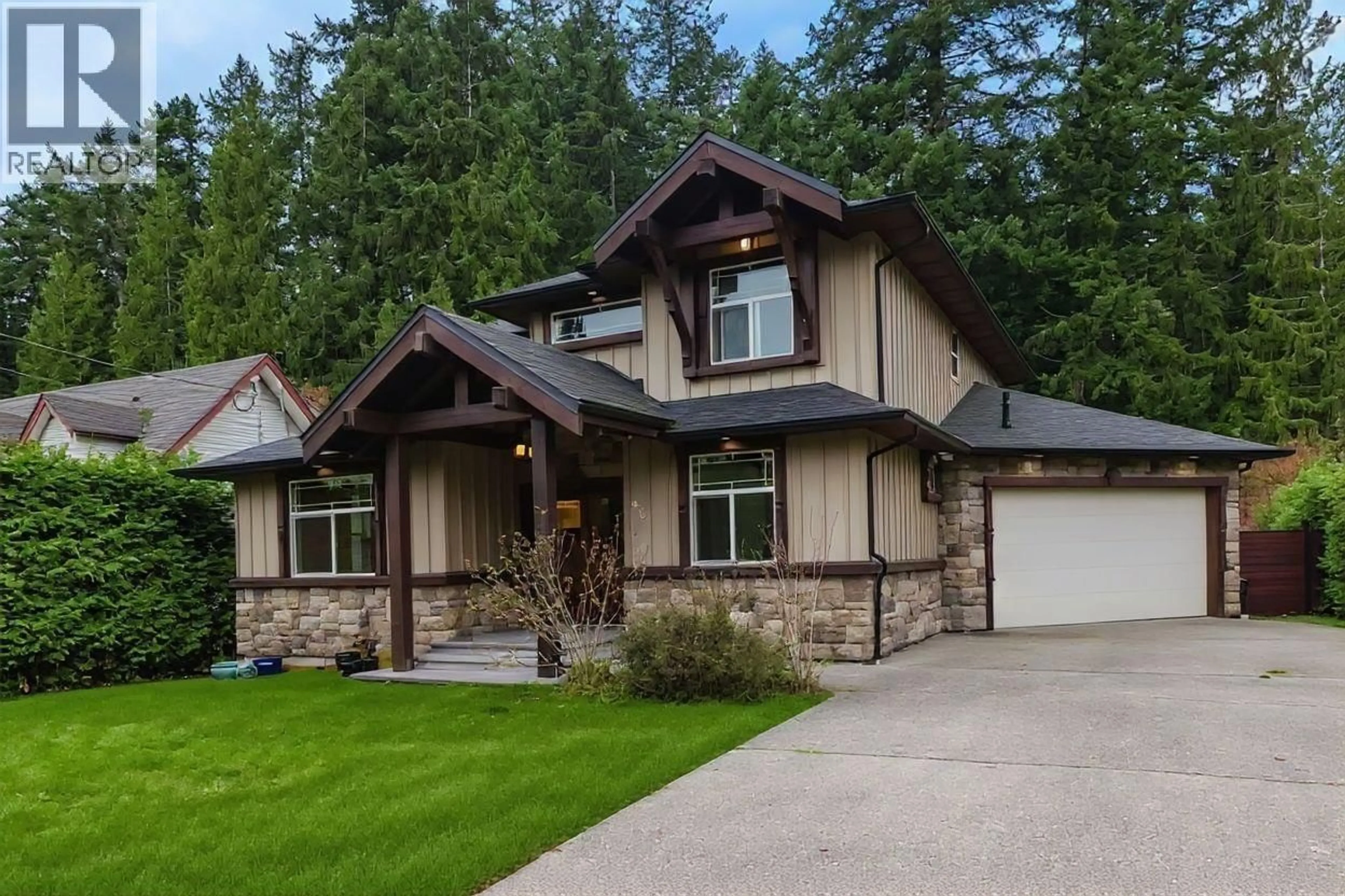 Home with vinyl exterior material, street for 597 OCEANVIEW DRIVE, Gibsons British Columbia V0N1V5